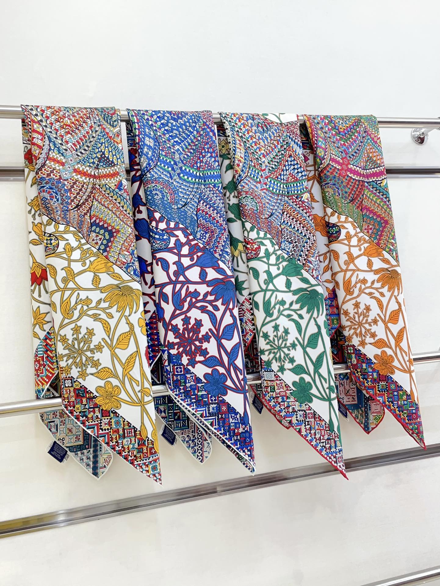 Le Jaguar Et Le Colibri Shawl 90 CM In Blue Colorful Silk Twill 274207