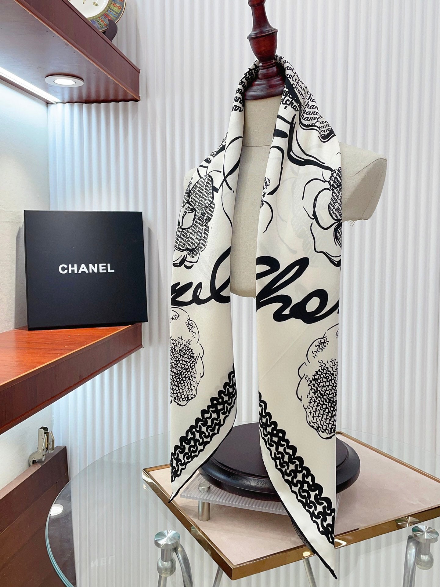 CC Square Scarf 90 CM In White Black Silk Twill  271782
