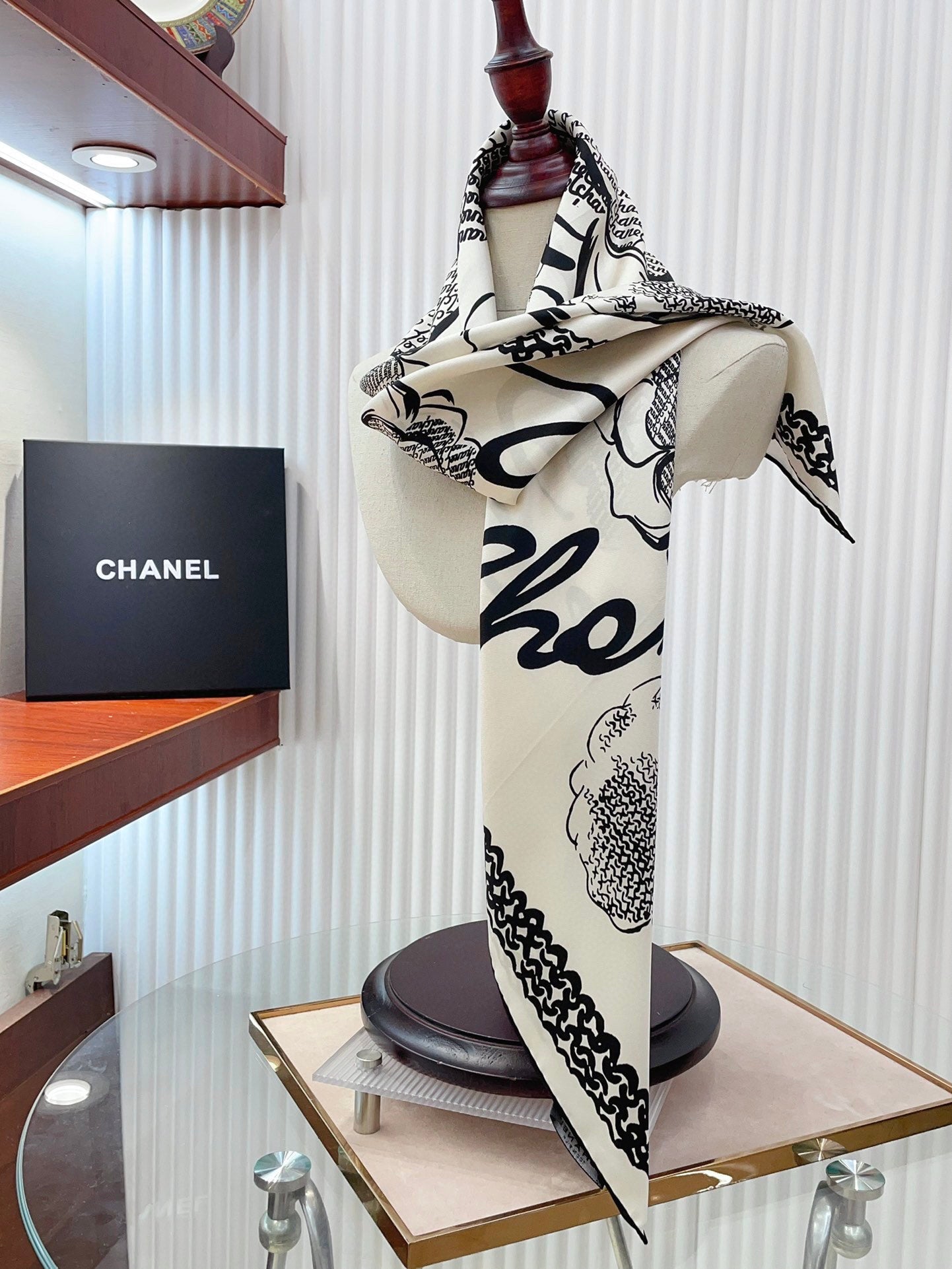 CC Square Scarf 90 CM In White Black Silk Twill  271782