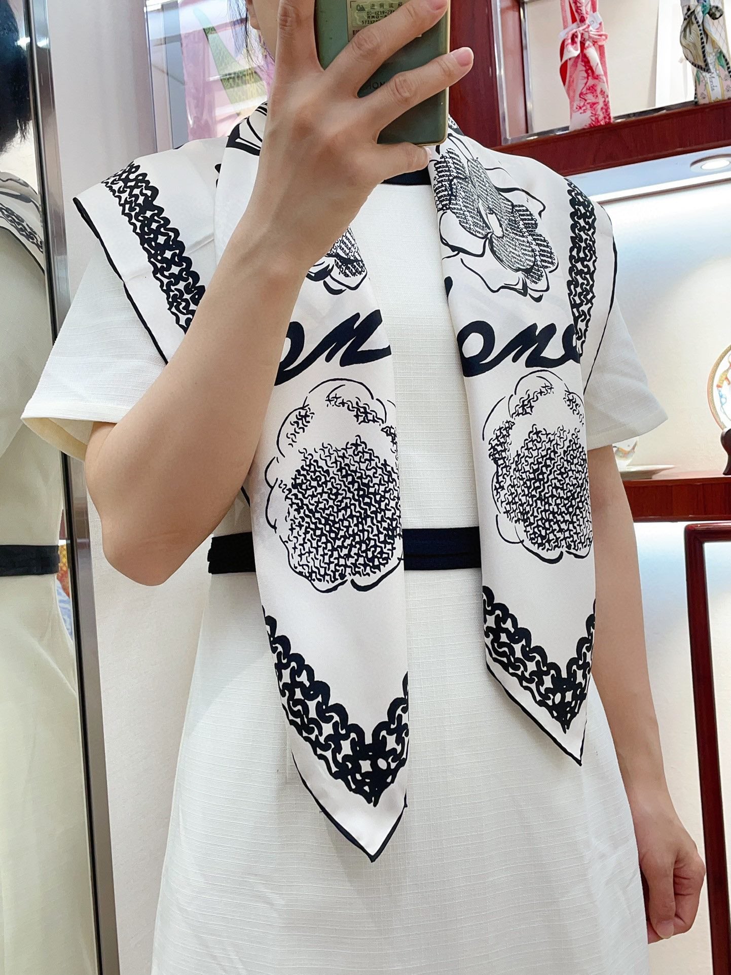 CC Square Scarf 90 CM In White Black Silk Twill  271782