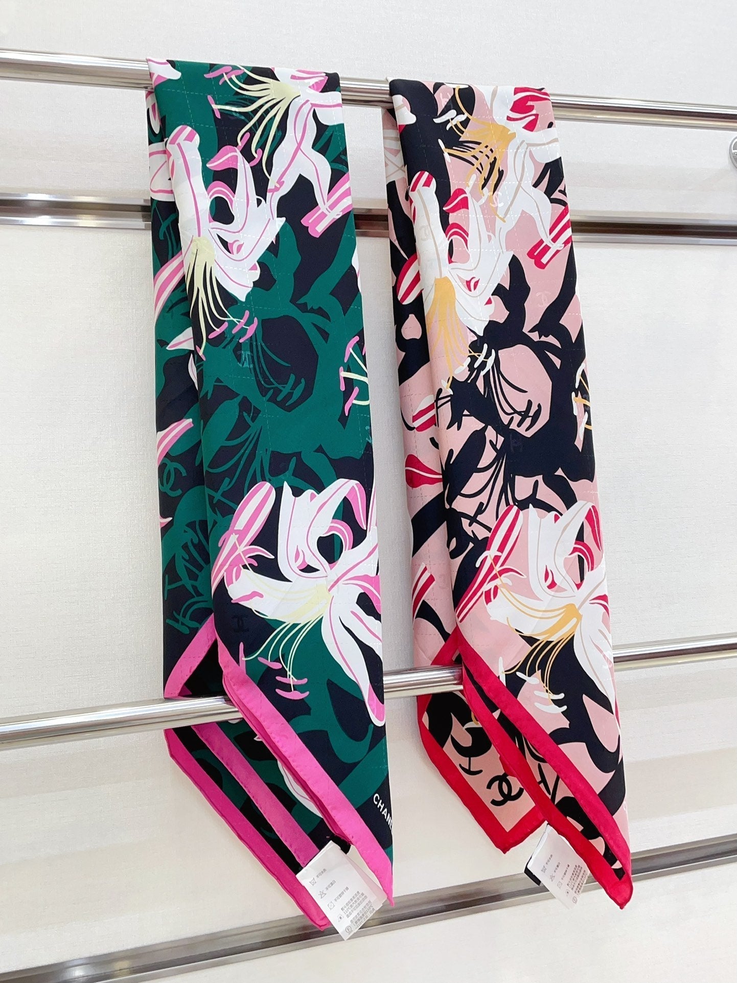 CC Square Scarf 90 CM In Colorful Silk Twill  296708