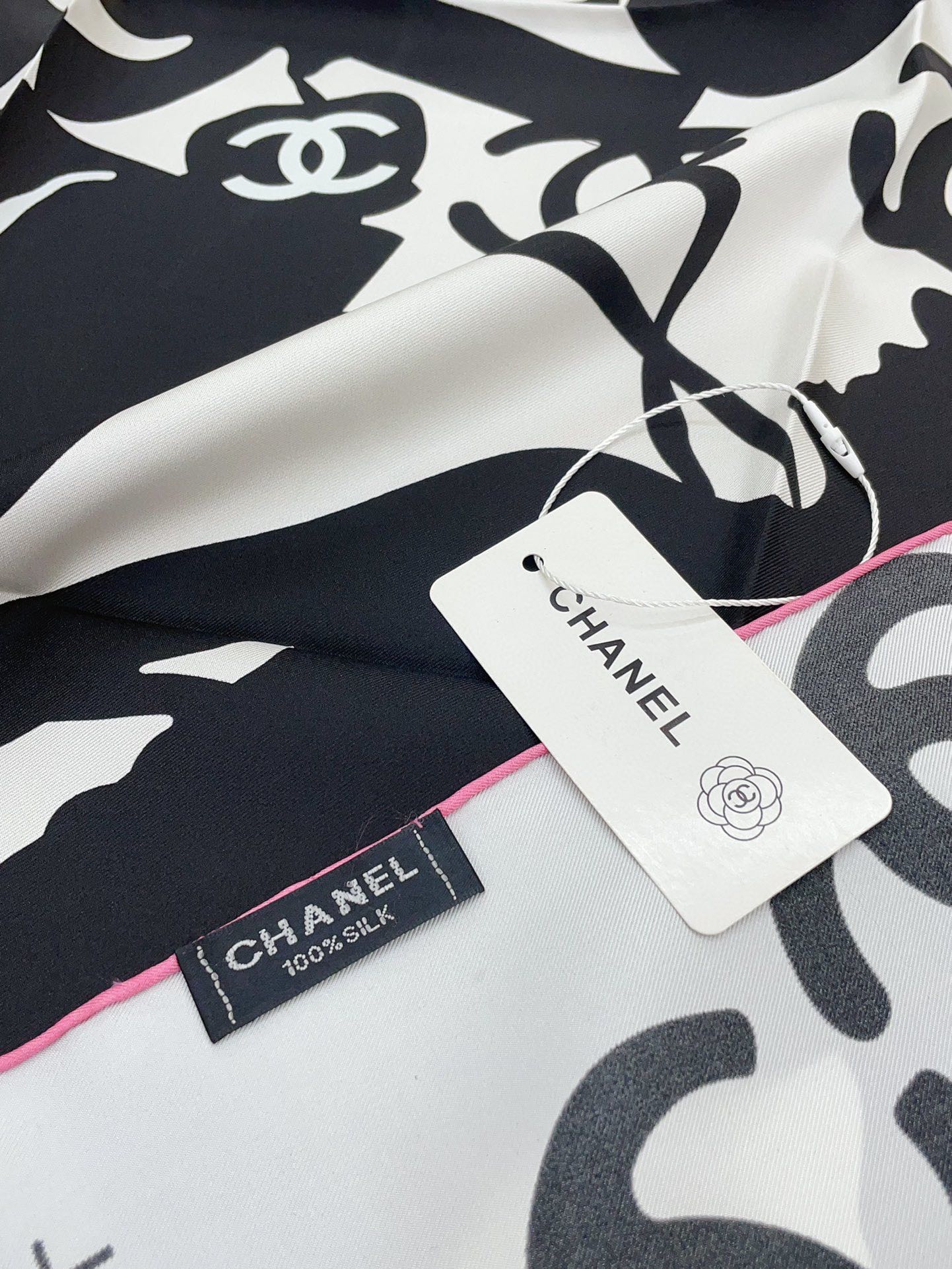 CC Square Scarf 90 CM In White Mix Black Silk  305180