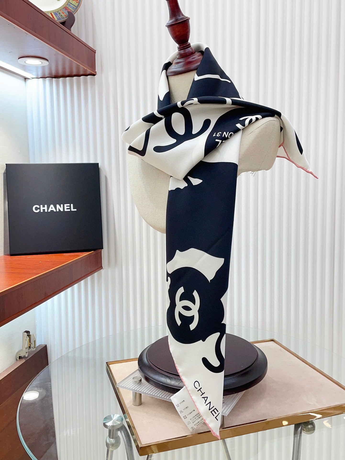 CC Square Scarf 90 CM In White Mix Black Silk  305180