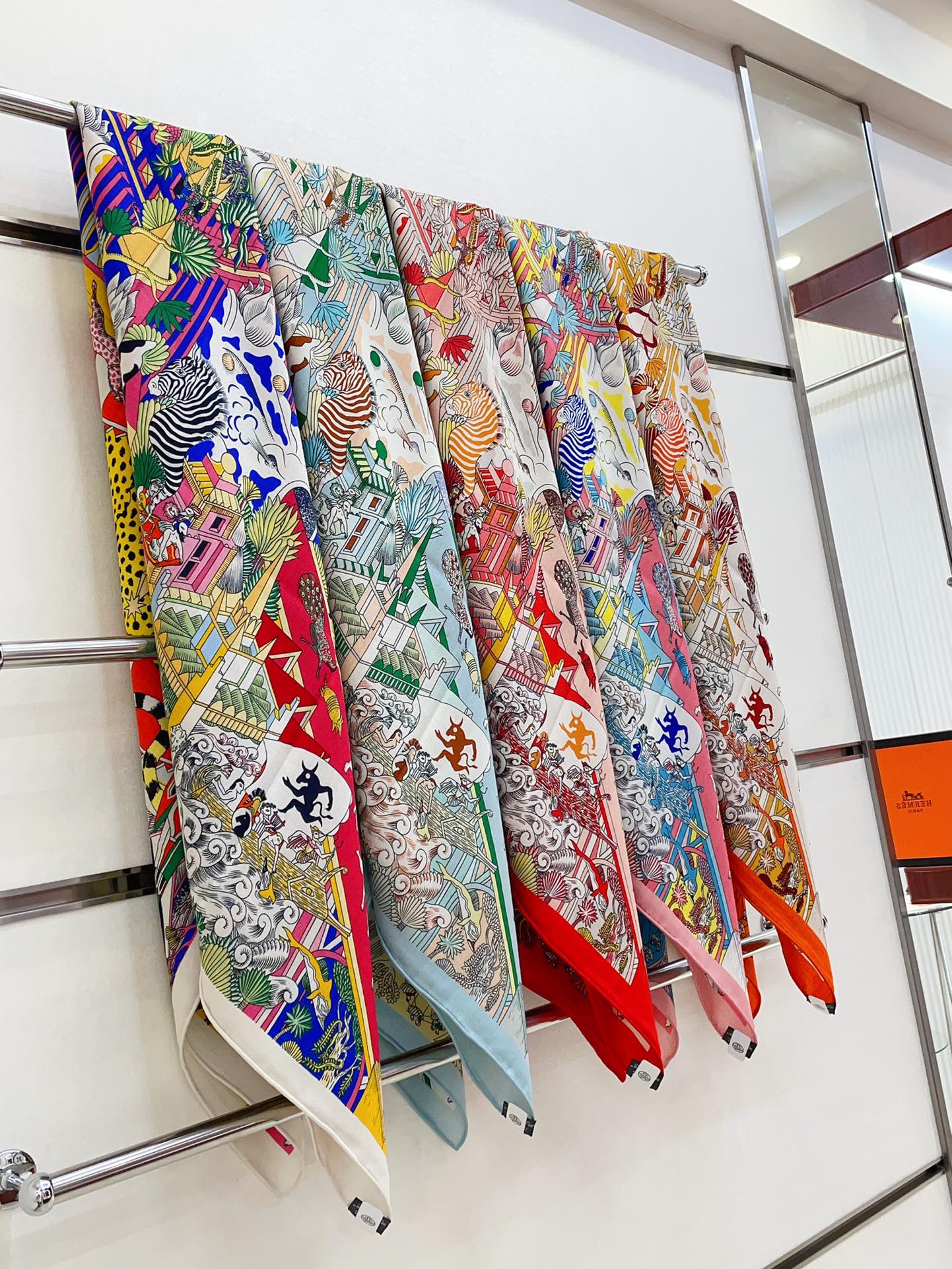 Animapolis Scarf 140 CM In Colorful Cashmere And Silk 306572