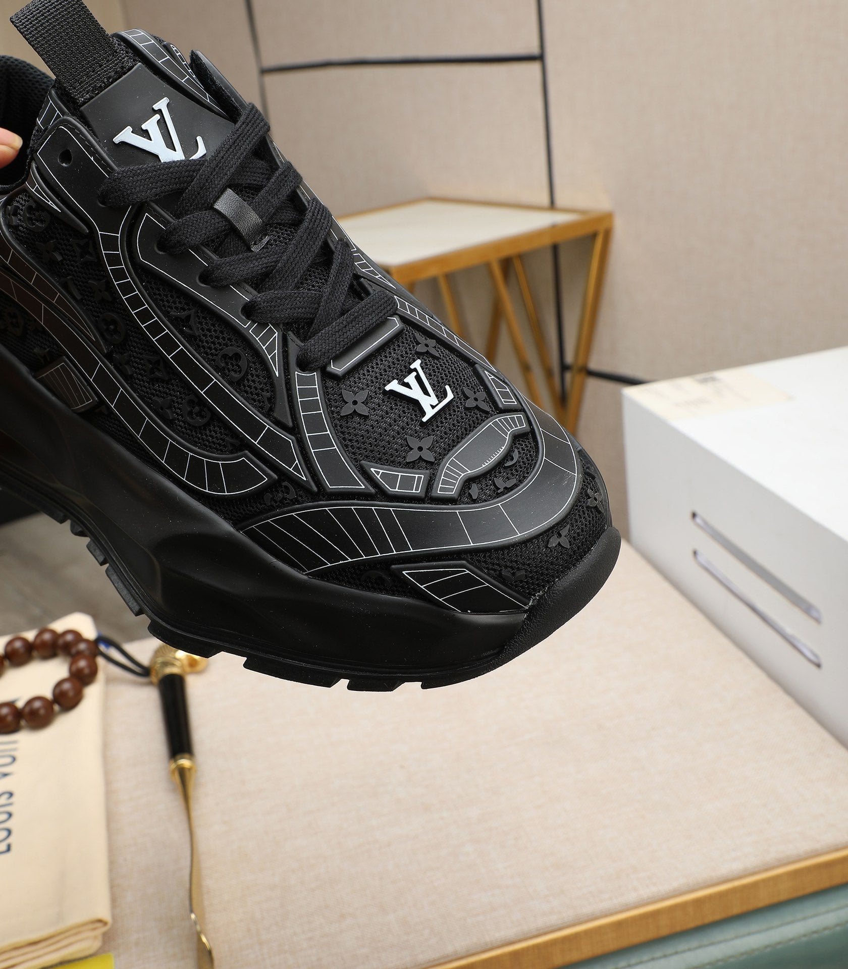 LV TRAINER IN BLACK CALFSKIN AND BREATHABLE MESH