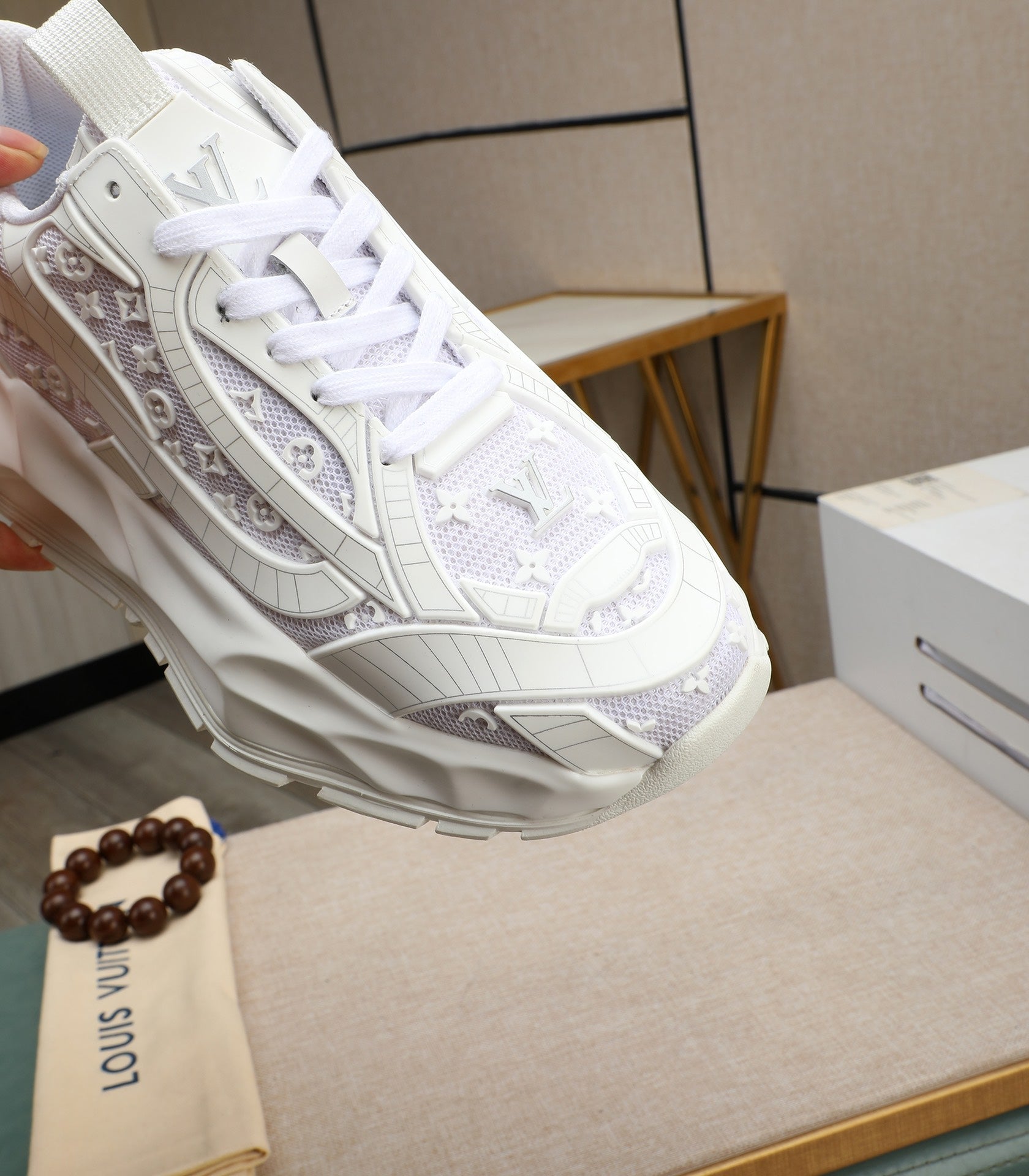 LV TRAINER IN WHITE CALFSKIN AND BREATHABLE MESH