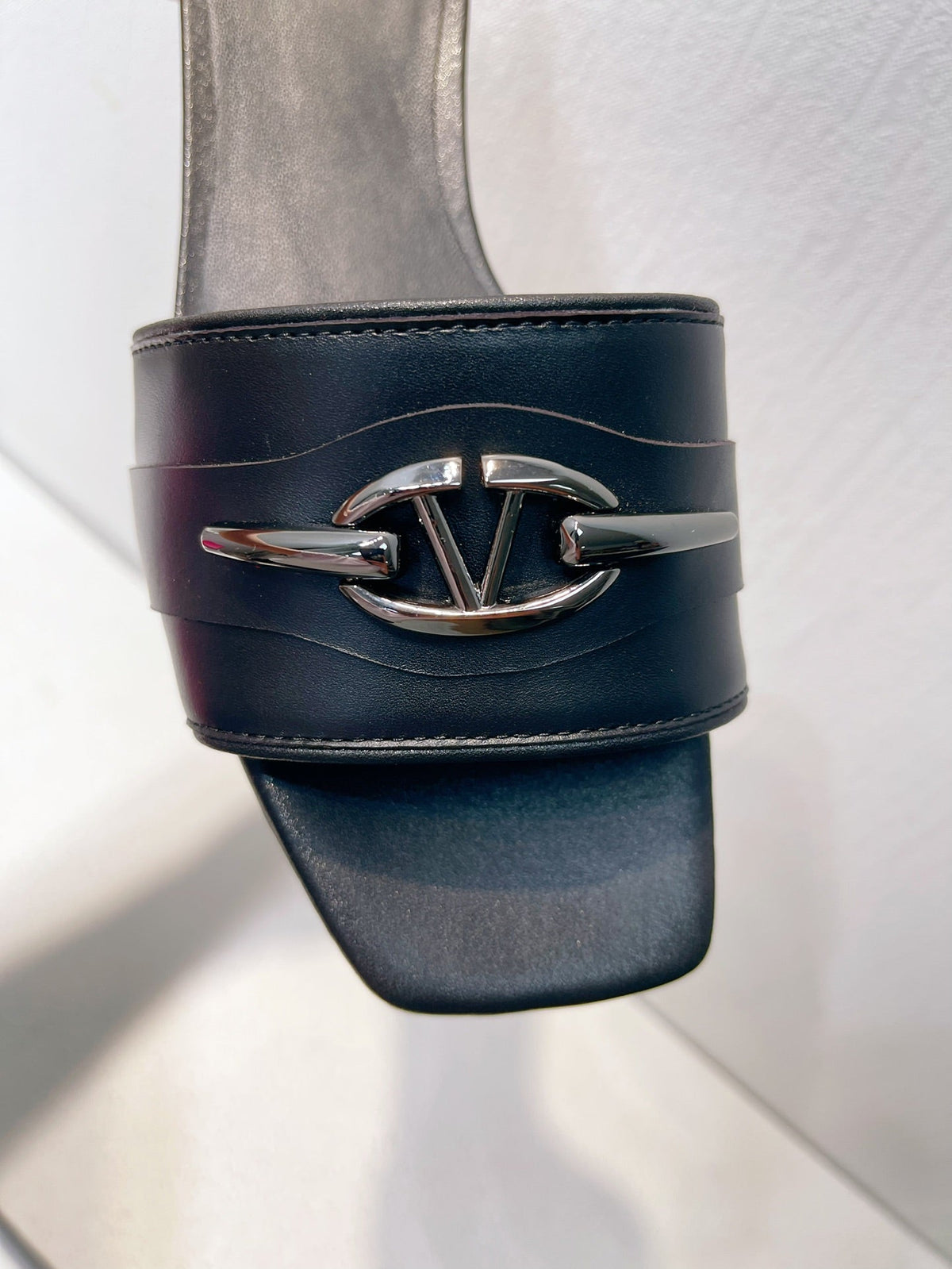 VT Moon Slides in Leather Black Cowhide 292857