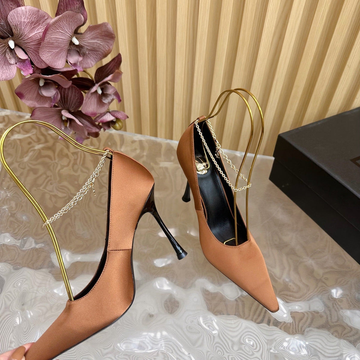 RÃ‰GINE PUMPS IN RUSTIC ORANGE SATIN GOLD CHAIN