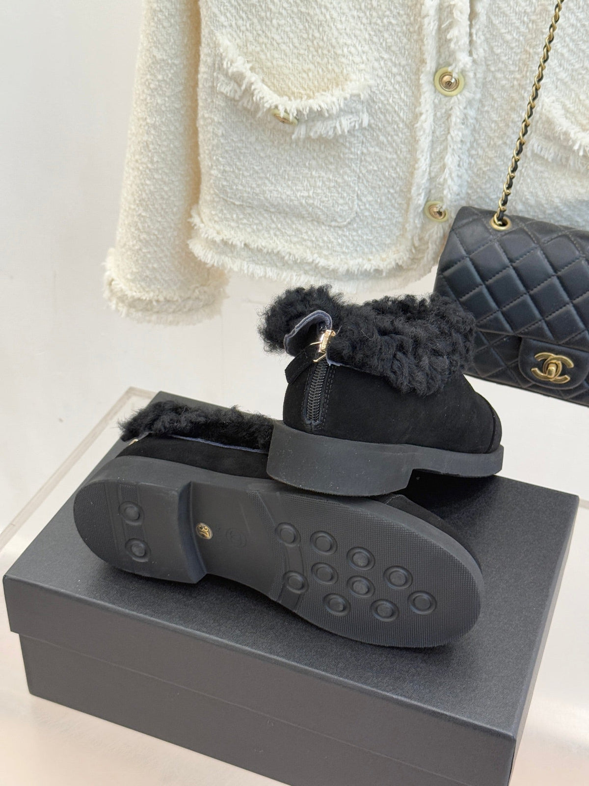 CC 25s  Furry Snow Boots Black Suede Wool 512064
