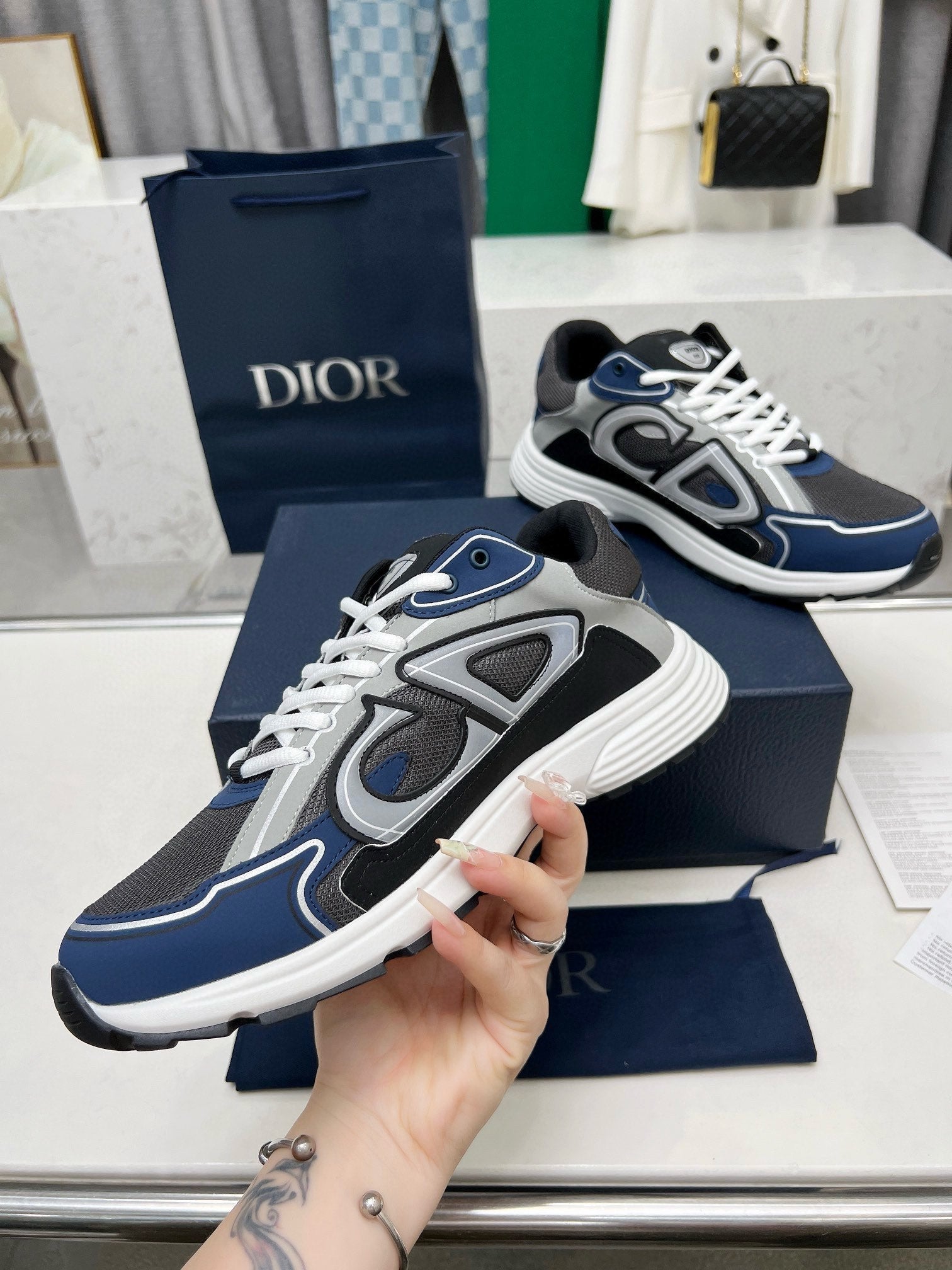 CD B30 SNEAKER ANCHOR AND TRUE BLUE MESH FABRIC