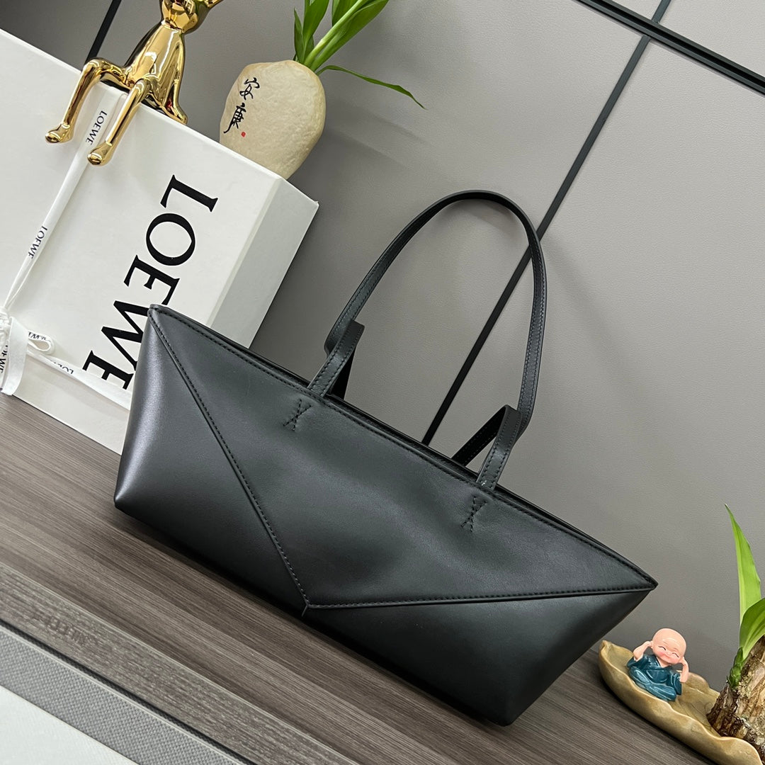 Loewe Cropped Handbag 39 Black Glossy Calfskin 280657