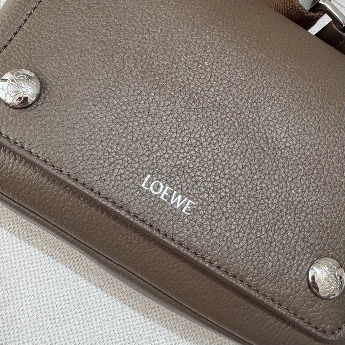 Loewe 2025 Small Pebble Messenger Bag Brown Grained Calfskin 274597