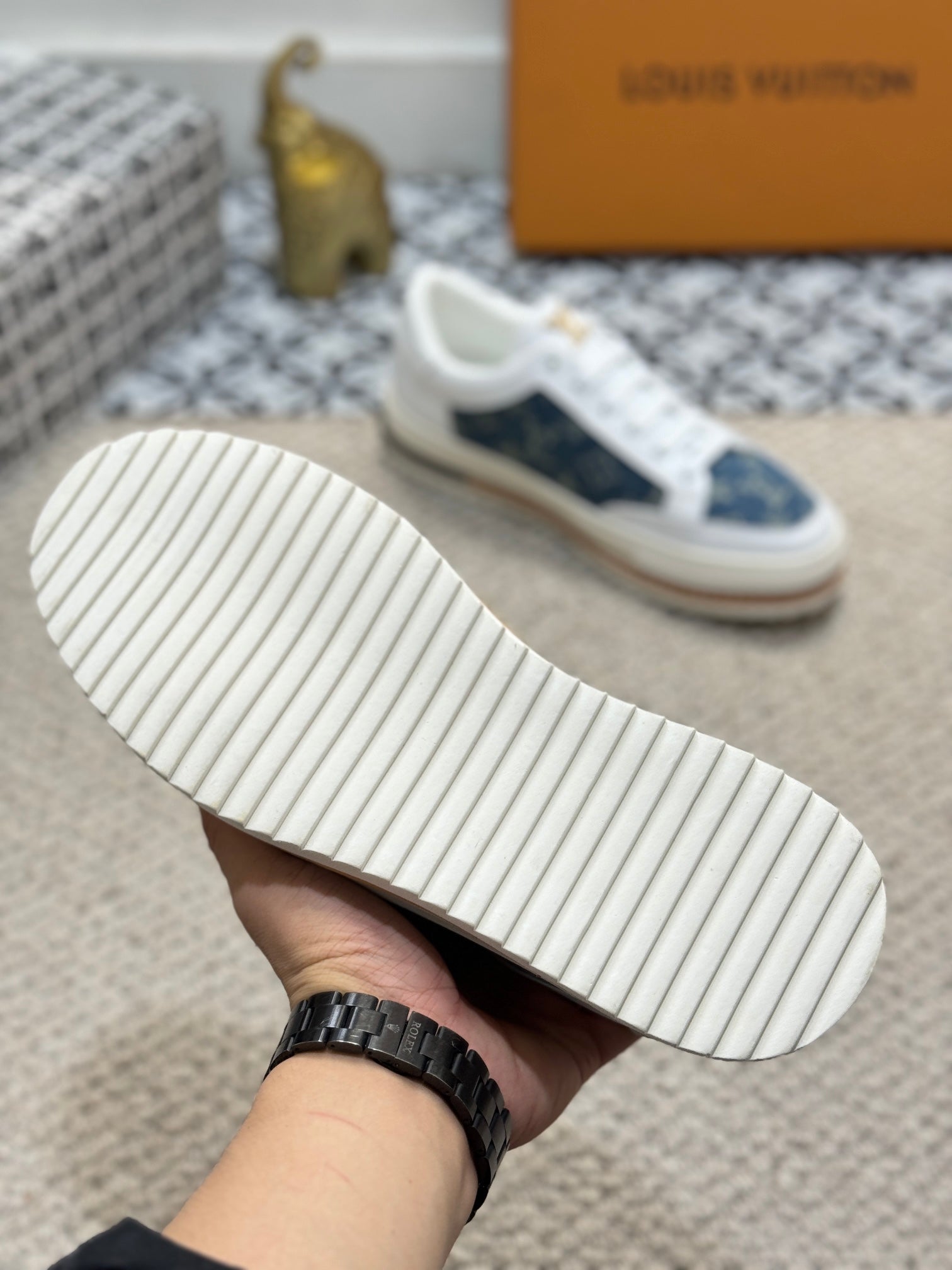 LV TRAINERS IN WHITE CALFSKIN AND BLUE DENIM JACQUARD