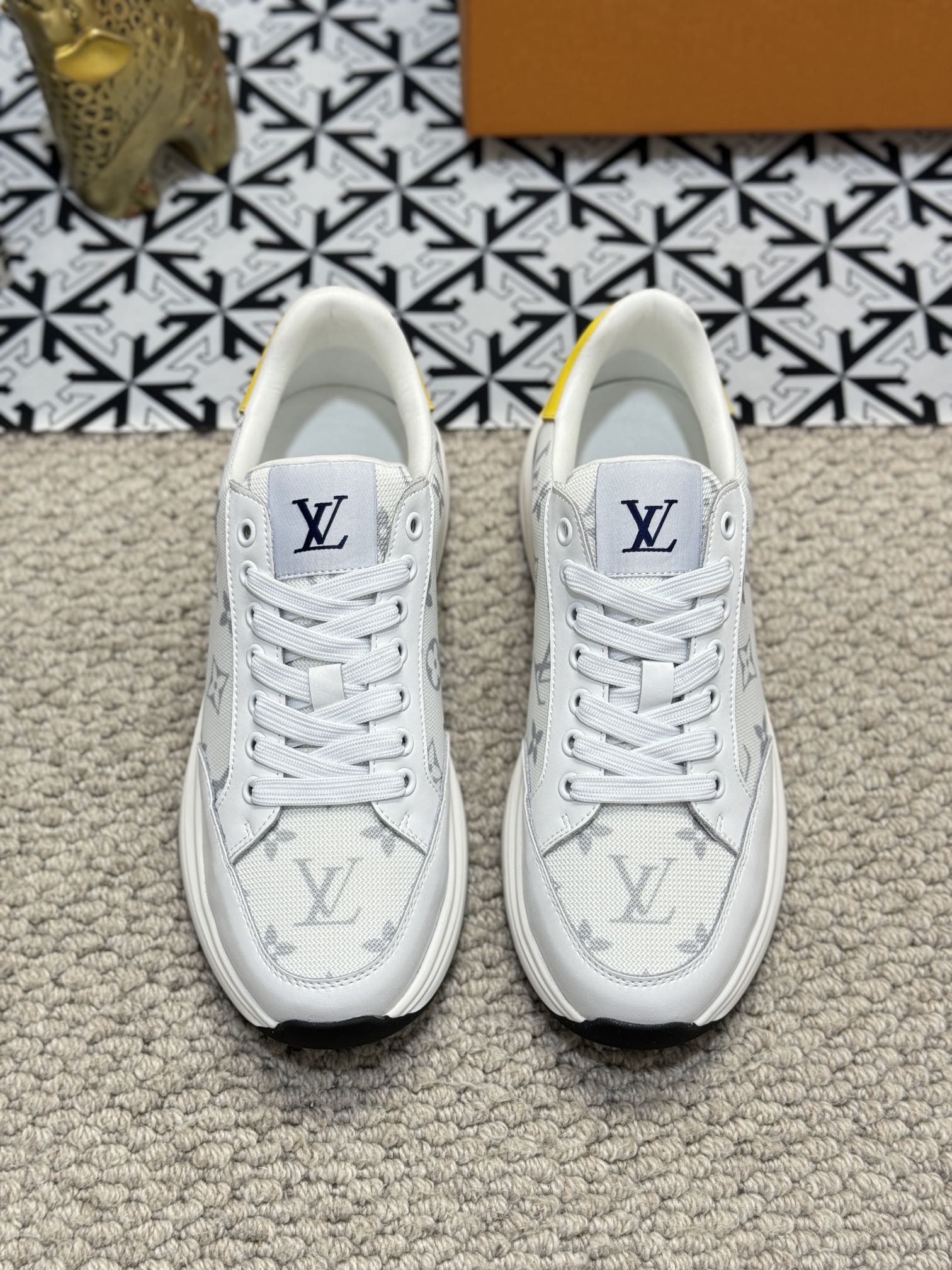 LV TRAINERS IN WHITE CALFSKIN AND JACQUARD