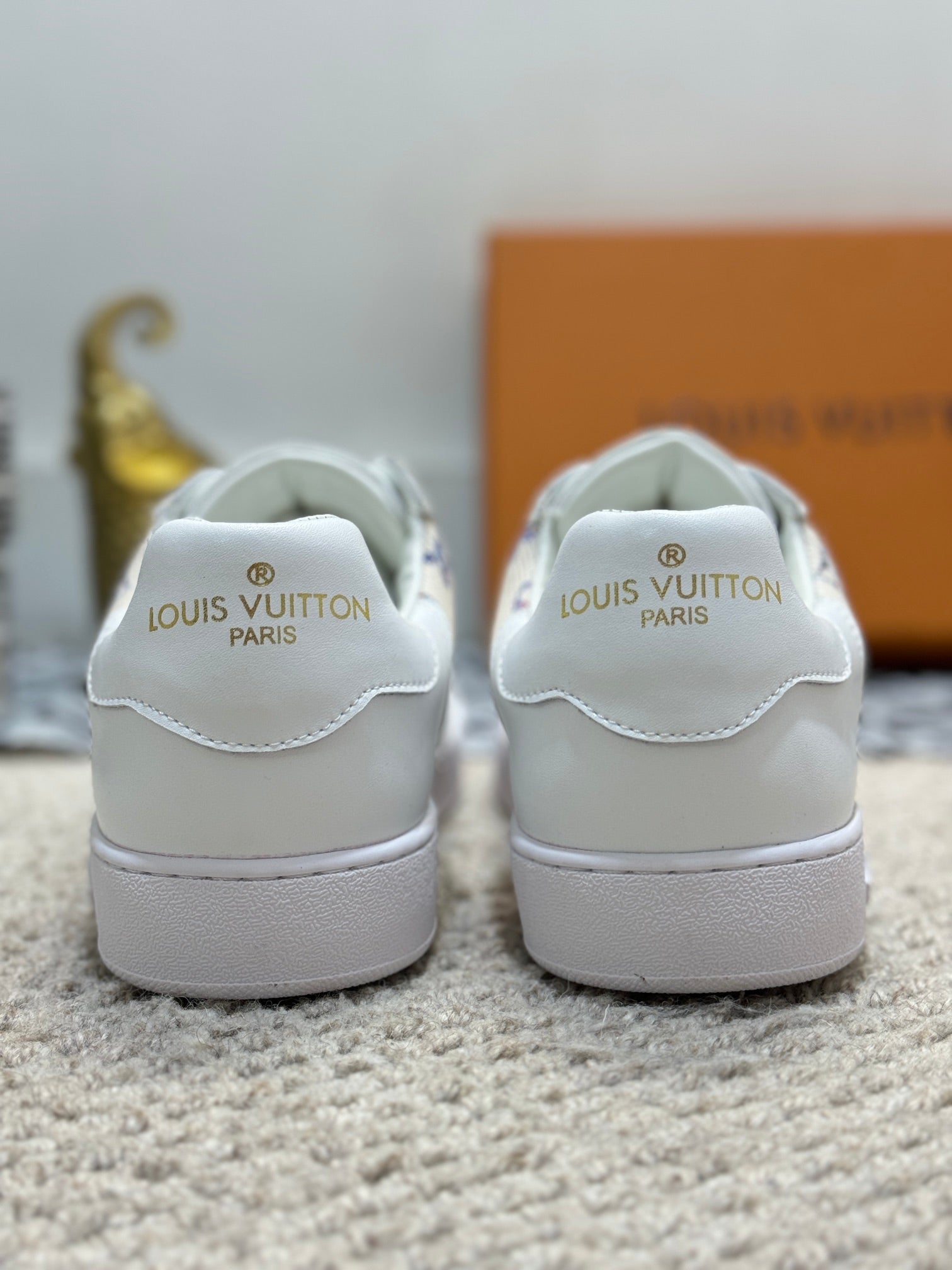 LV TRAINER SNEAKER WHITE CALFSKIN AND CAMEL BEIGE MONOGRAM CANVAS