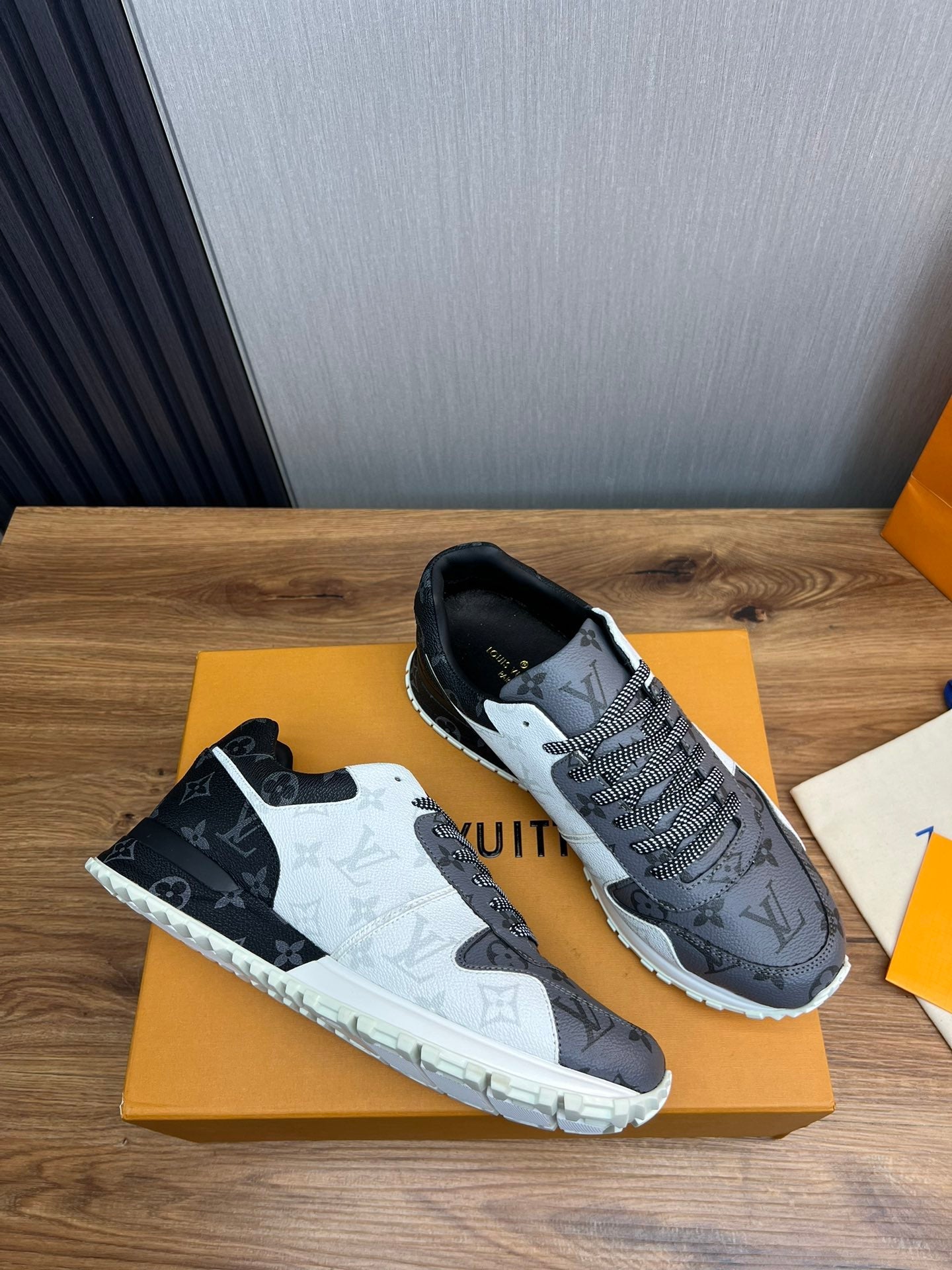 LV SNEAKER BLACK MIX WHITE AND GREY MONOGRAM CALFSKIN