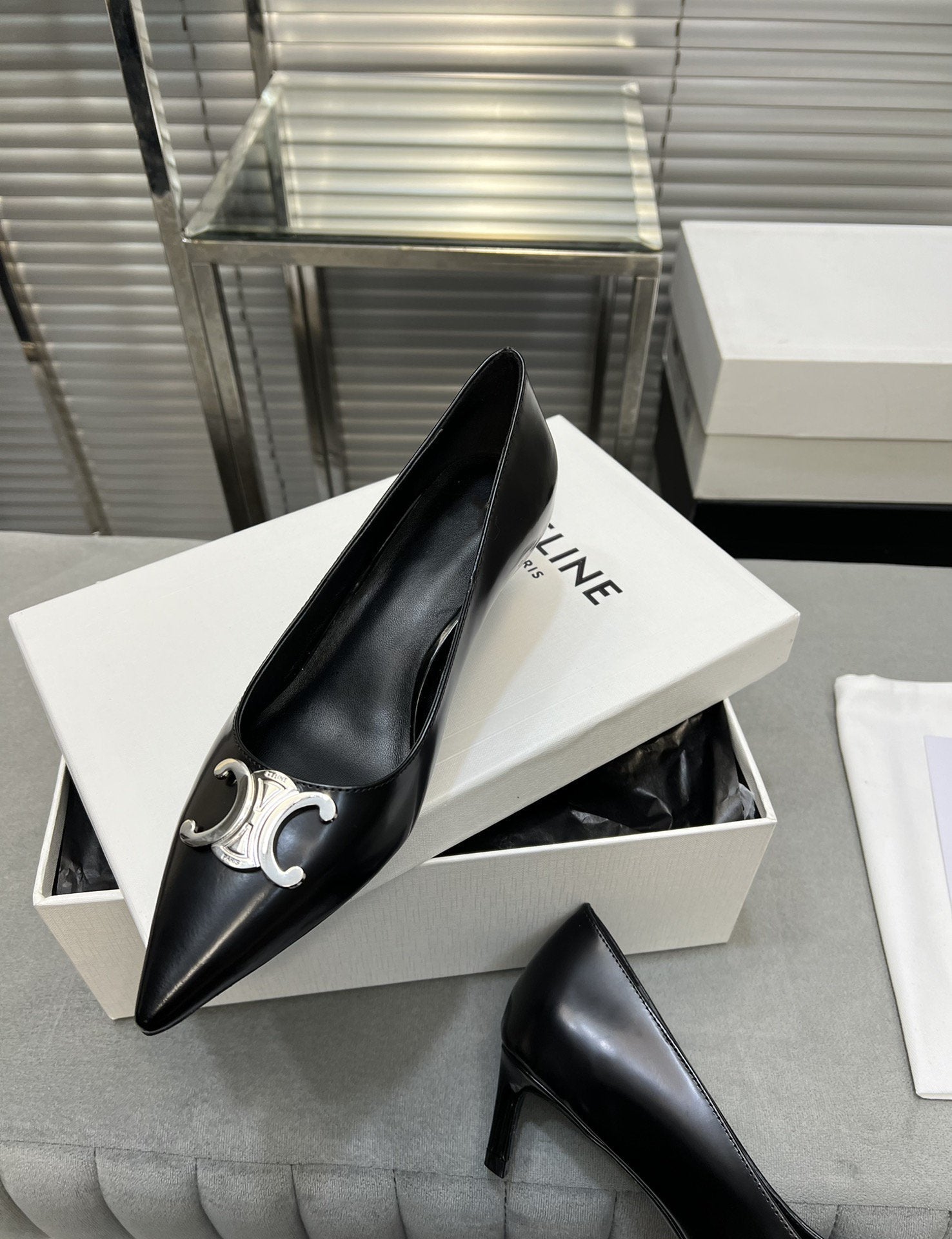 cl pumps 50 black calfskin silver logo