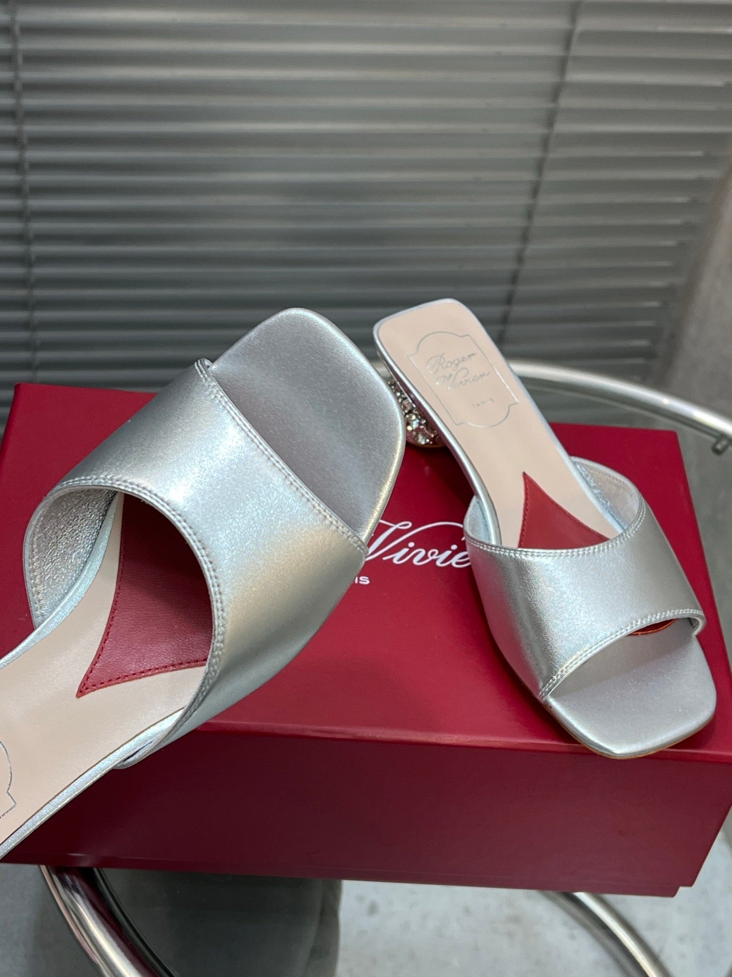 Viv Diamond Sole Mules Silver Cowhide 267687
