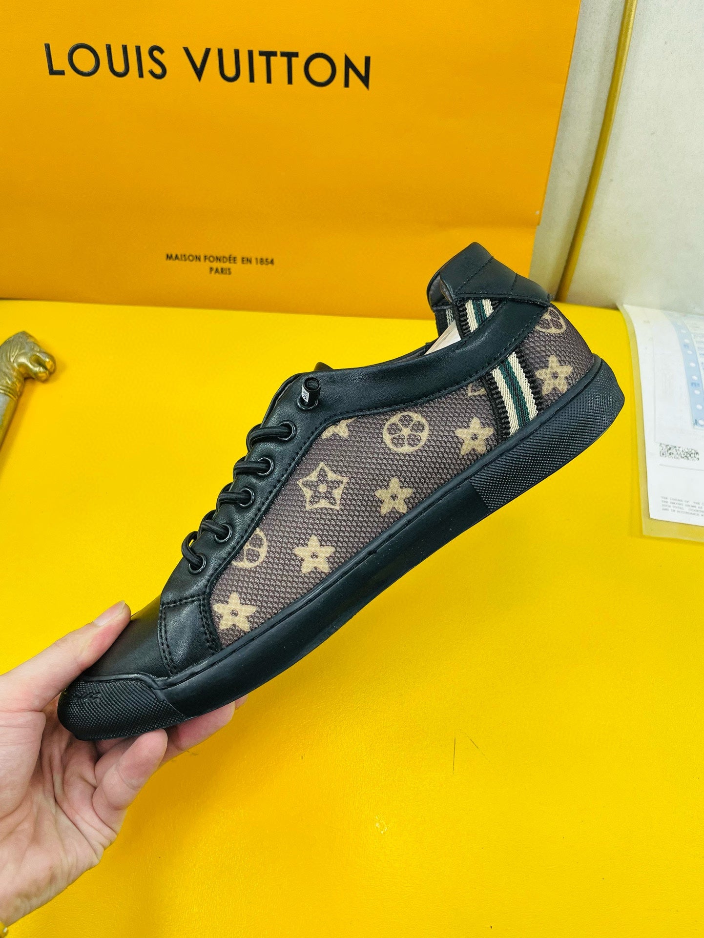 LV SNEAKER BROWN MONOGRAM JACQUARD AND BLACK CALFSKIN