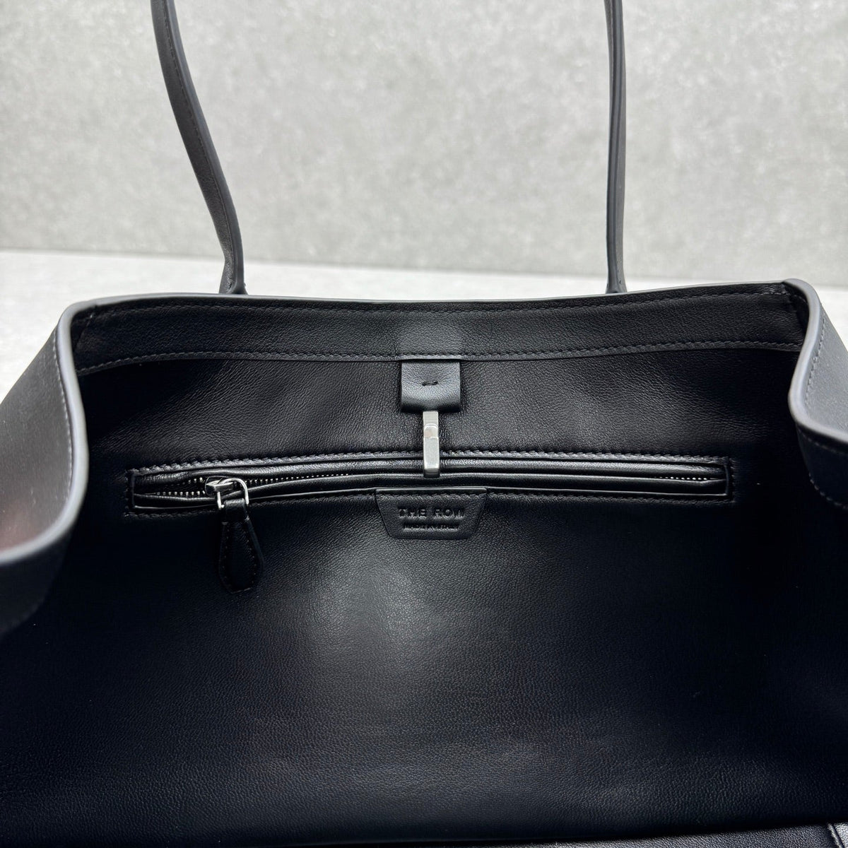 The Row 2025 Alger Bag 39cm Black Cowhide