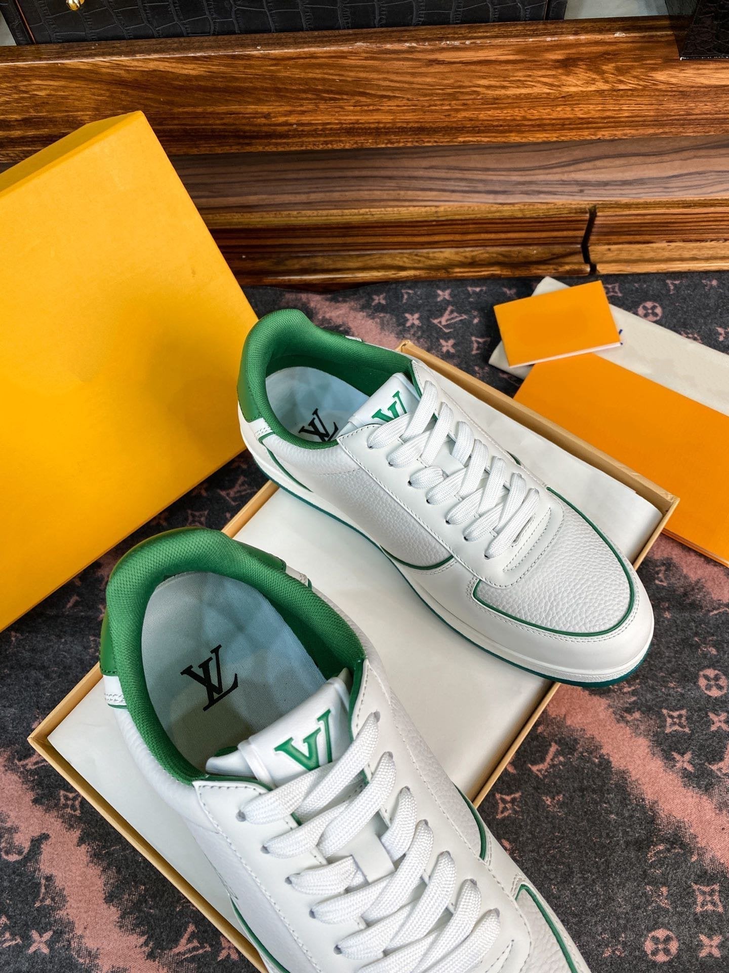 LV RIVOLI FAT SNEAKER WHITE GREEN
