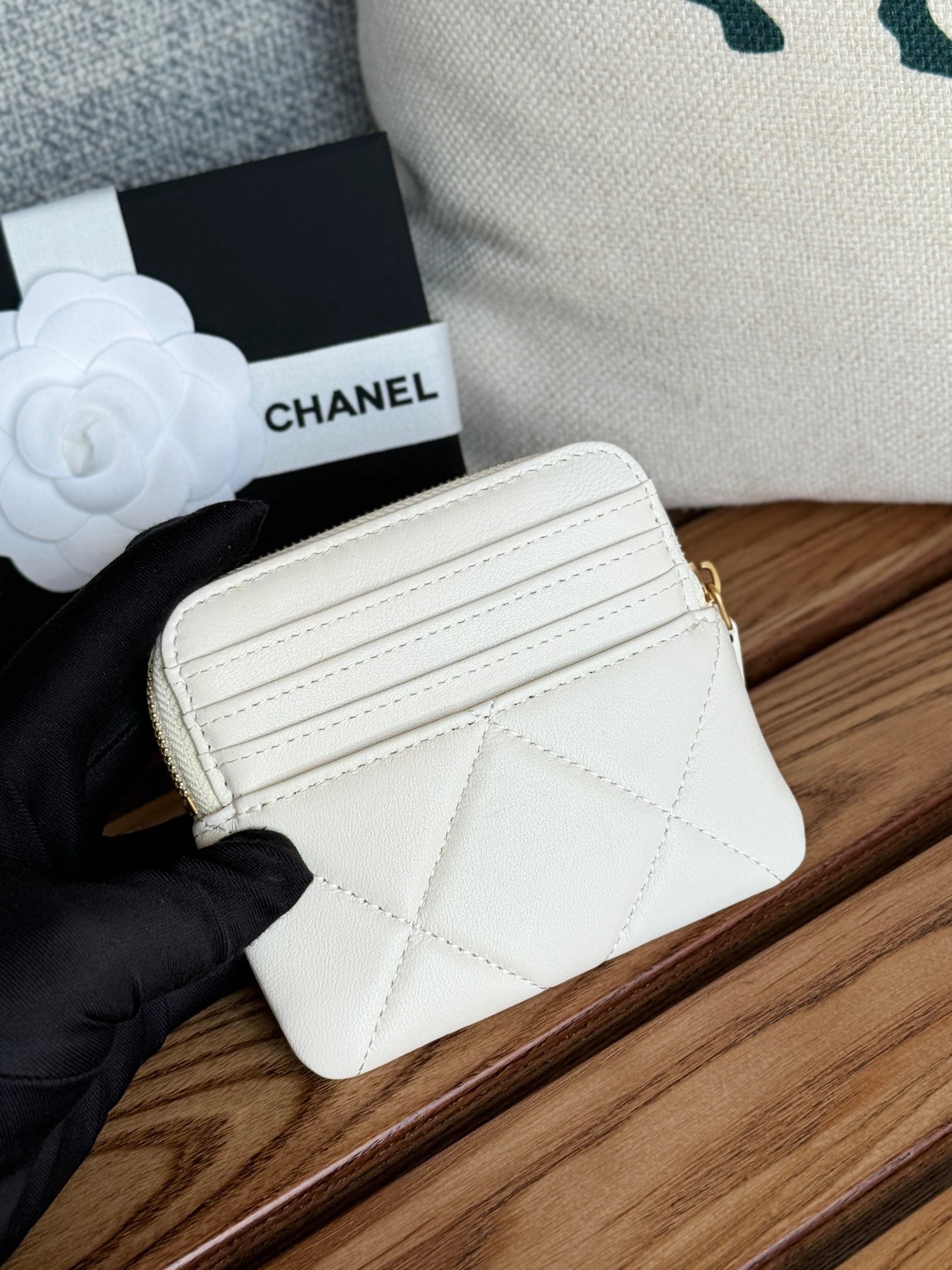 cc 19 zipped coin purse 11cm white lambskin gold hardware