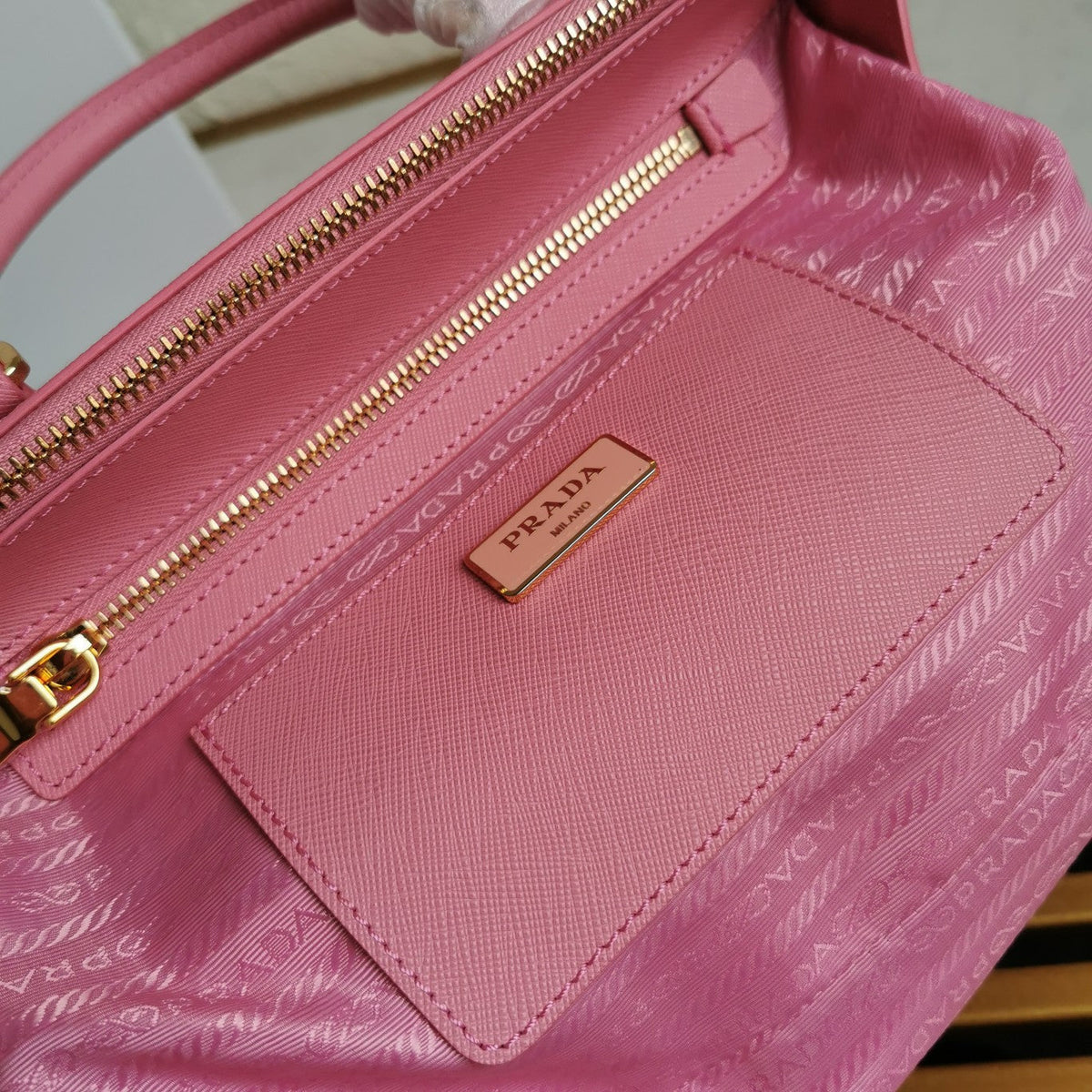 PRA GALLERIA 28 BAG IN LIGHT PINK SAFFIANO LEATHER