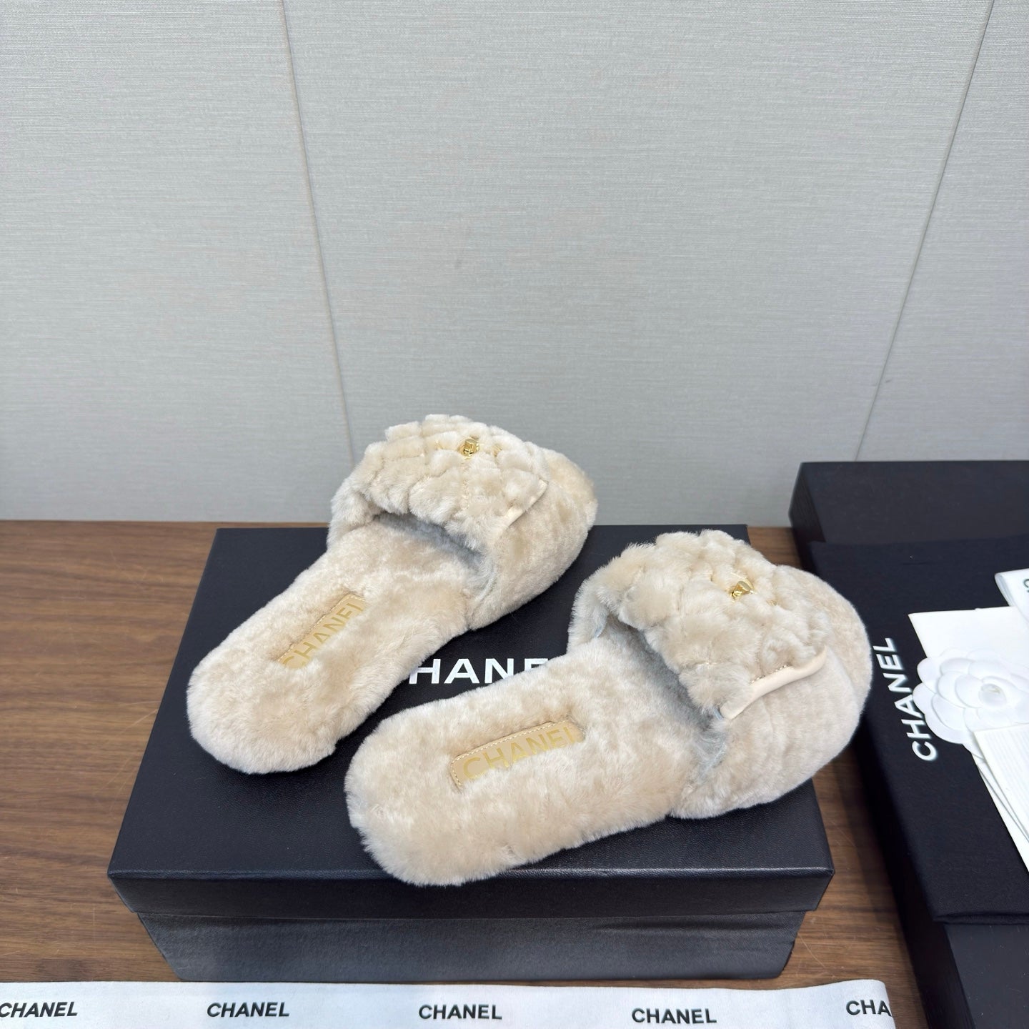 Chanel 25 Slipper Beige Smooth Lambwool 465601