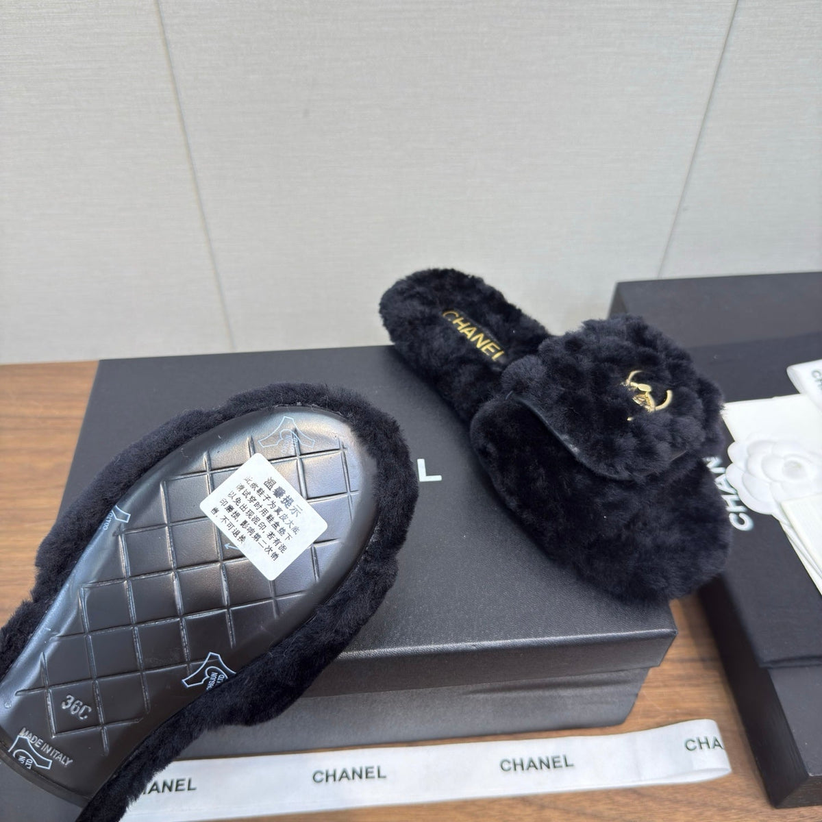 Chanel 25 Slipper black Smooth Lambwool 465602