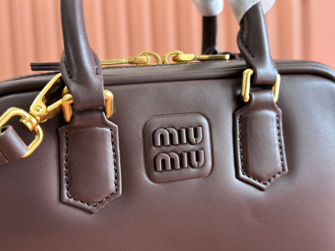 ARCADIE BAG 19 IN TAMARIND BROWN SHINY CALFSKIN