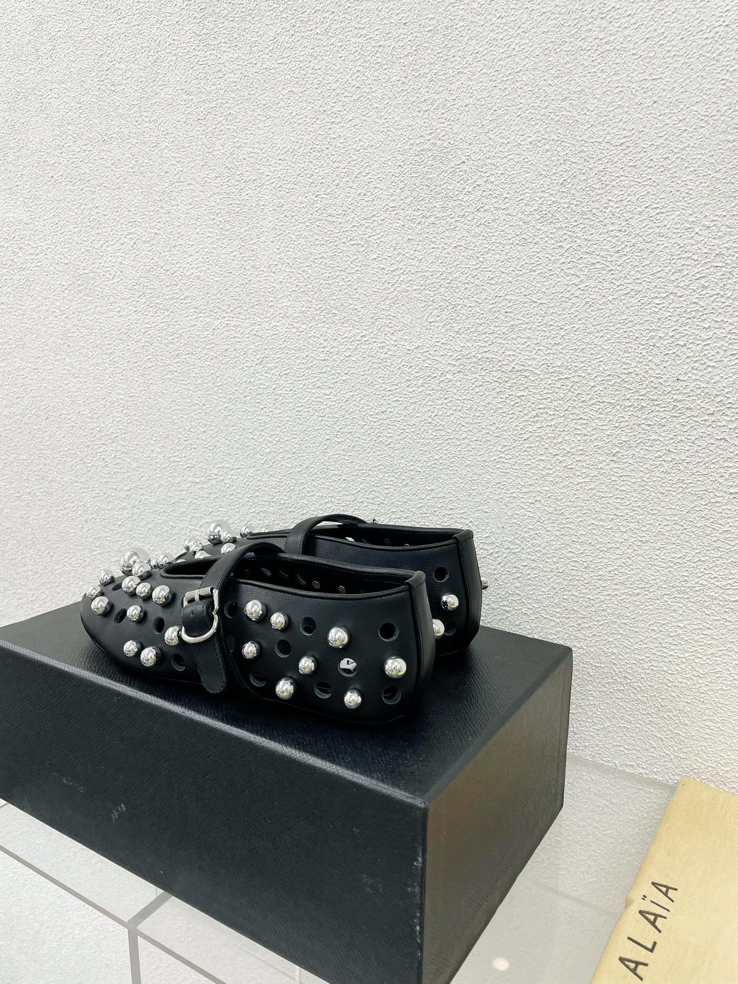 Alaila Ballet Flats In Black Lambskin Beaded  897246