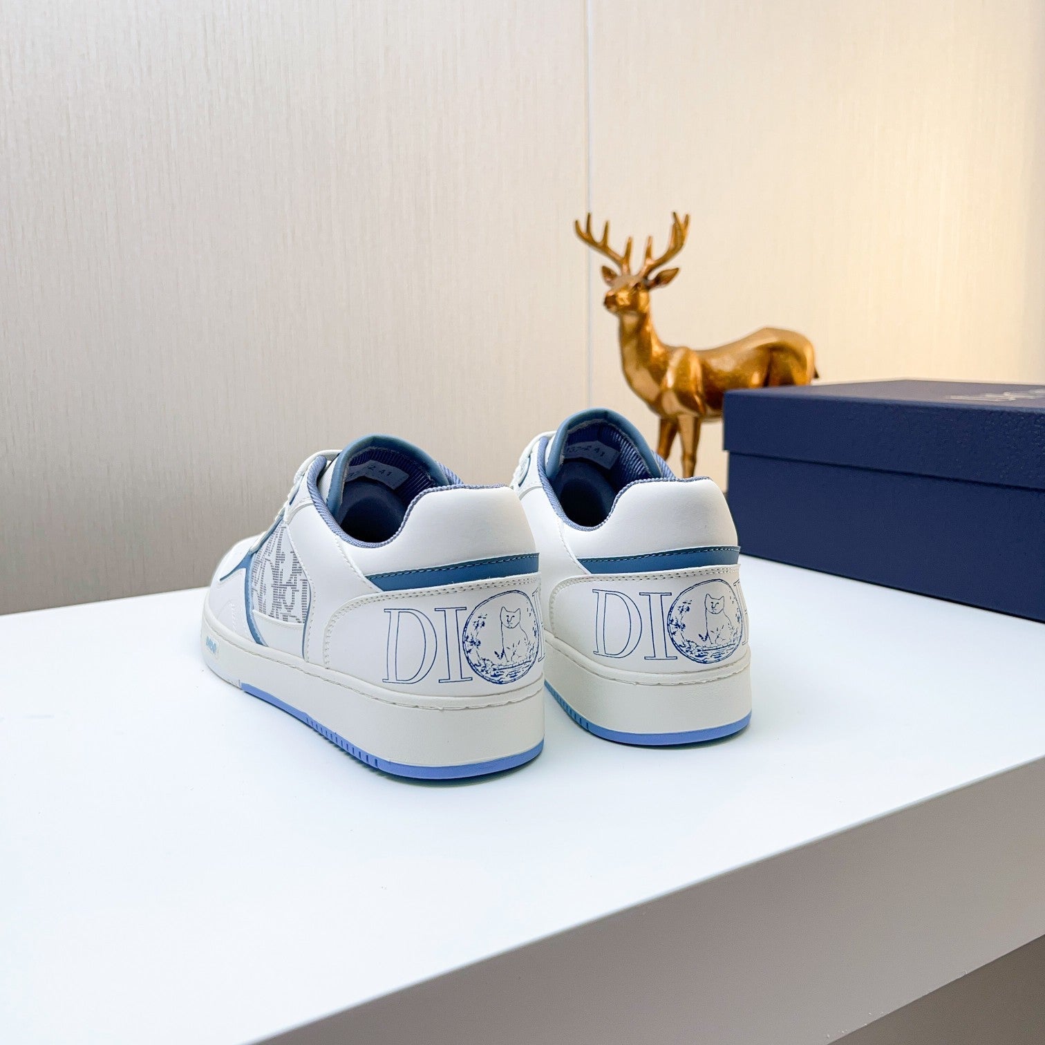 CD 25 B57 Sneaker White Blue Cowhide 750651