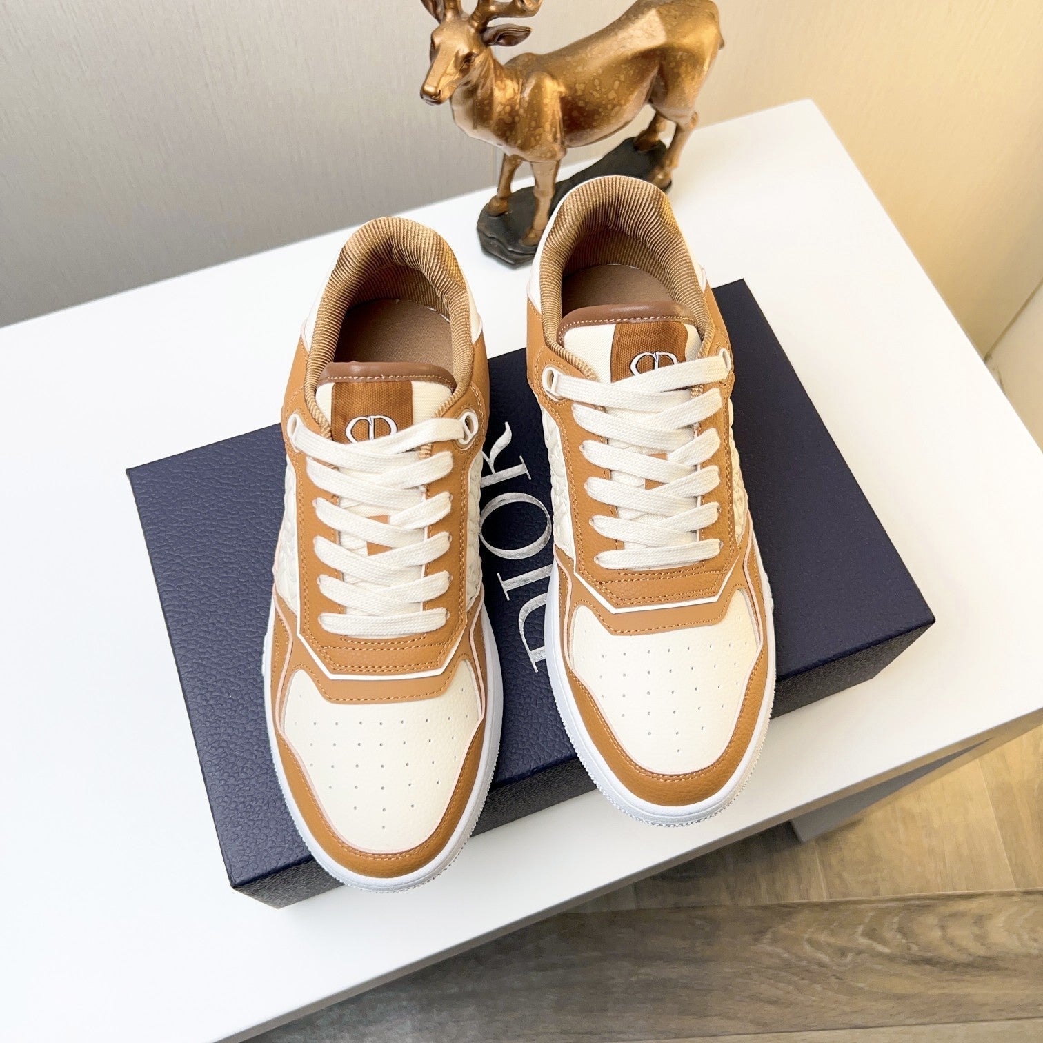 CD 25 B57 Sneaker Brown White Cowhide 750639