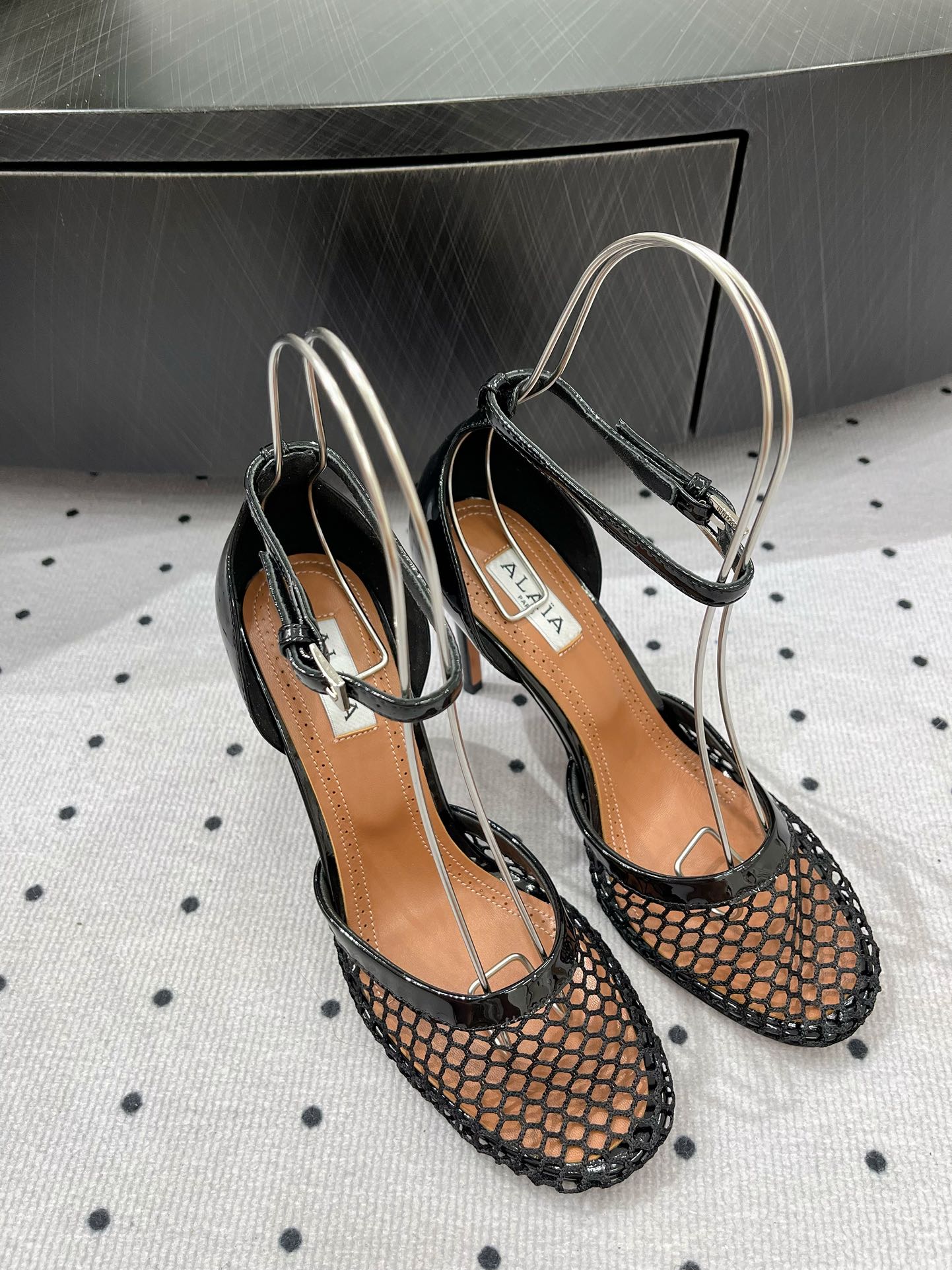 Alaila High Fishnet Pumps 90mm In Black Mesh Fabric 954848