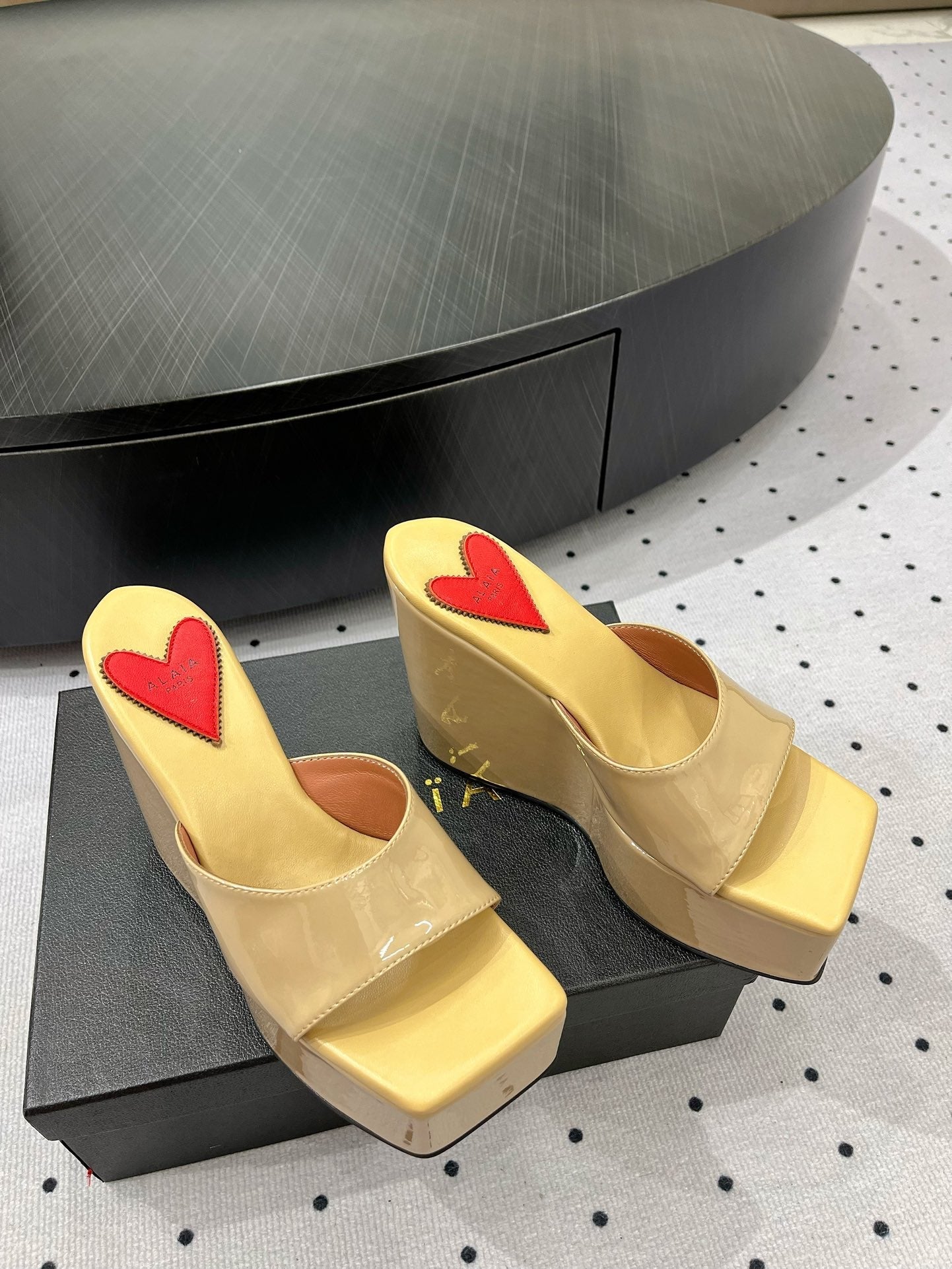 Alaila High Sandal 115mm In Beige Glossy Lambskin 954870