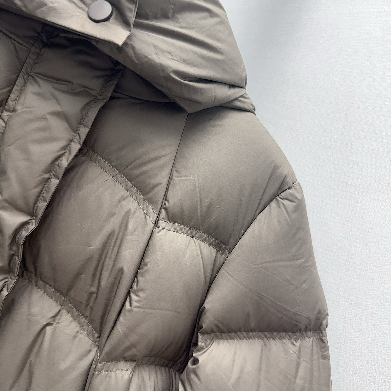 Burberry 25 Hooded Short Down Jacket with Adjustable Waist Taupe Polyester