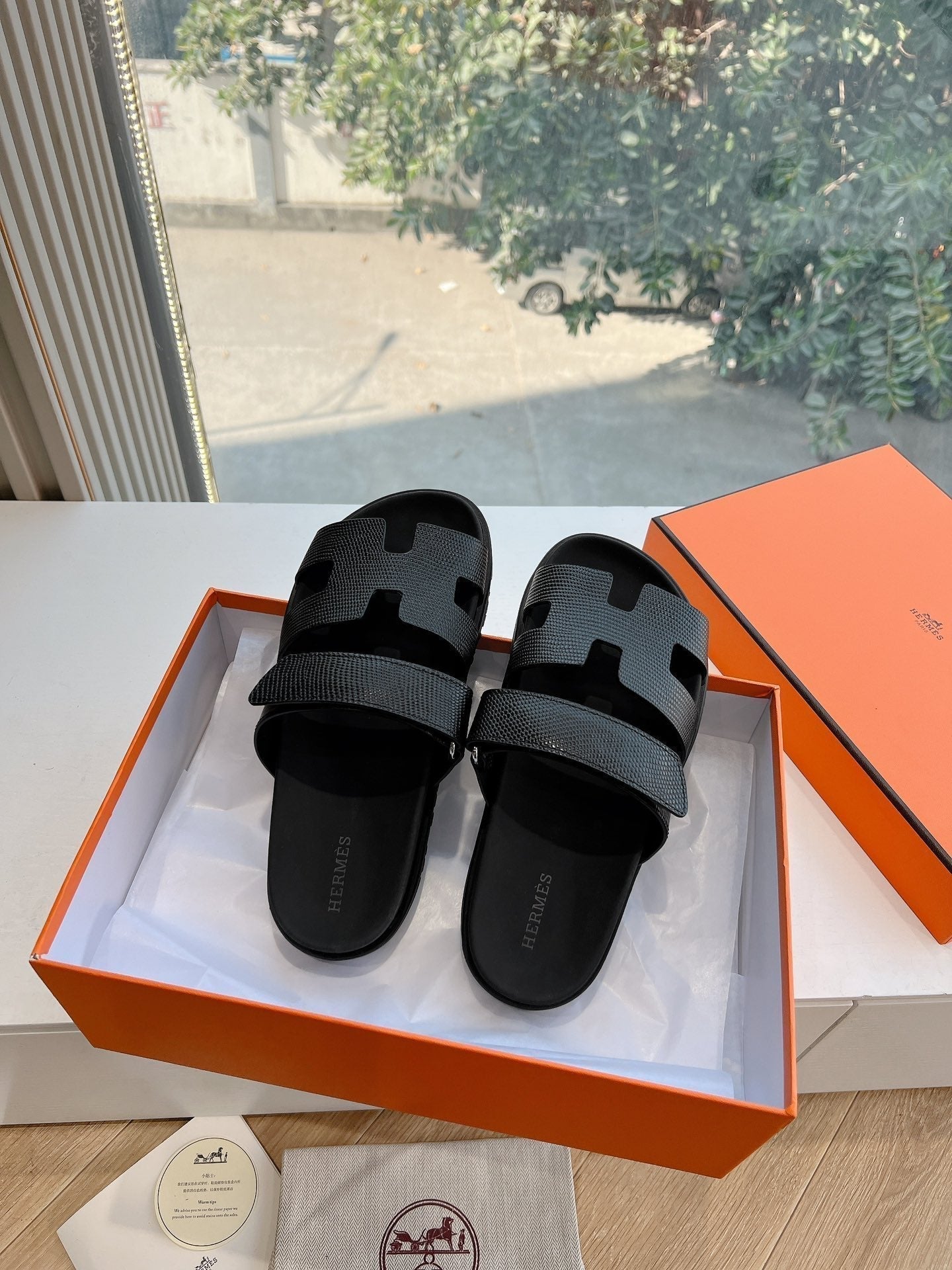 HM Chypre Sandal Black Grained Calfskin 202797