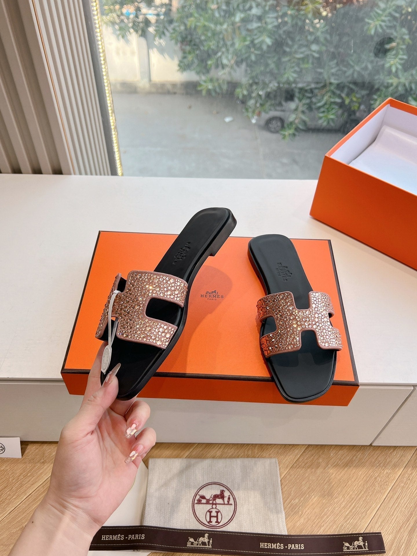 HM 25C Oran Sandal Salom Leather With Rhinestone 202831