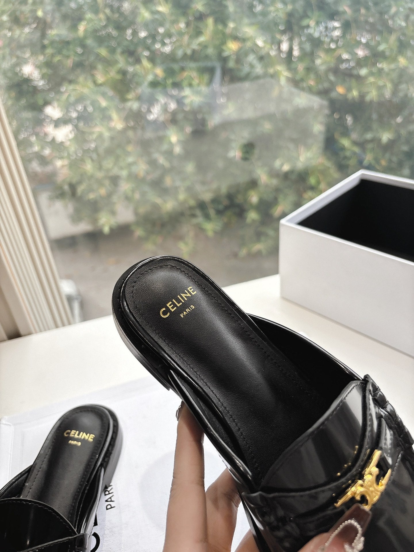 CELINE  Slippers Black Leather 285954