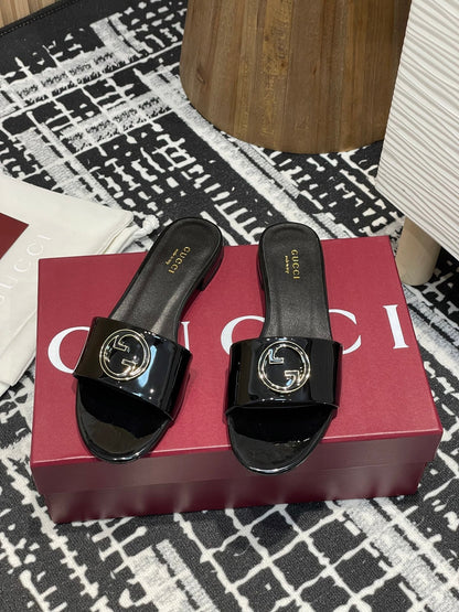 GC 25s flat sandals black patent leather