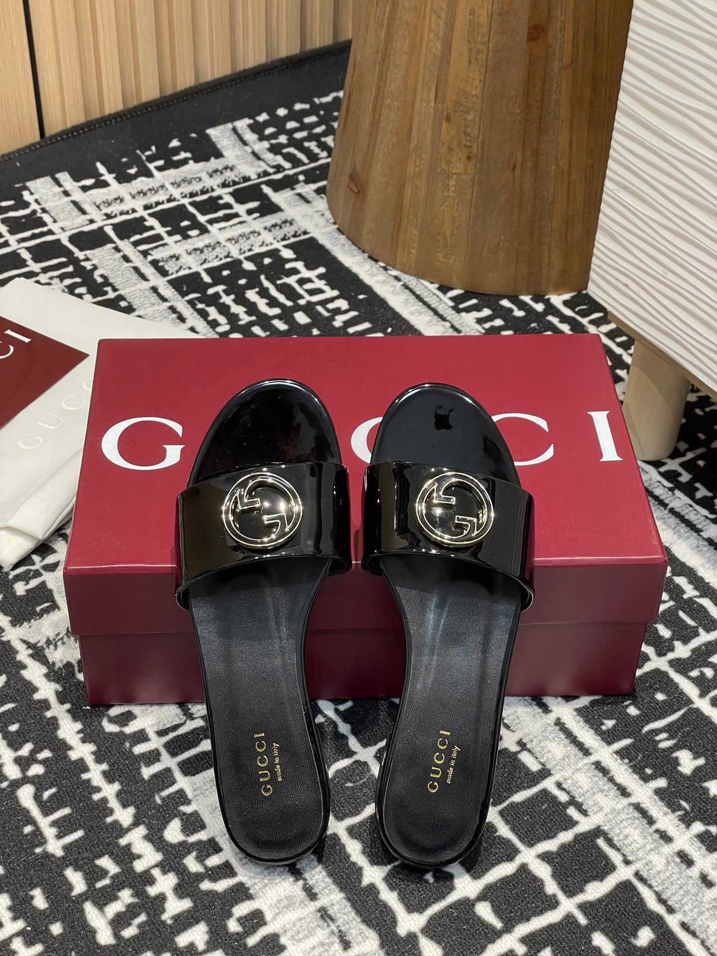 GC 25s flat sandals black patent leather