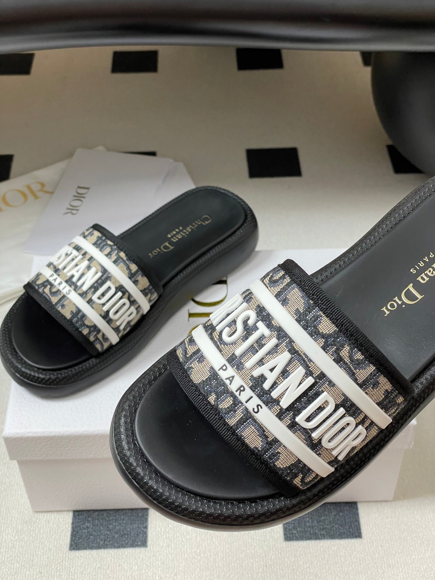 CD 25  Slippers Black White  Fabric 394063