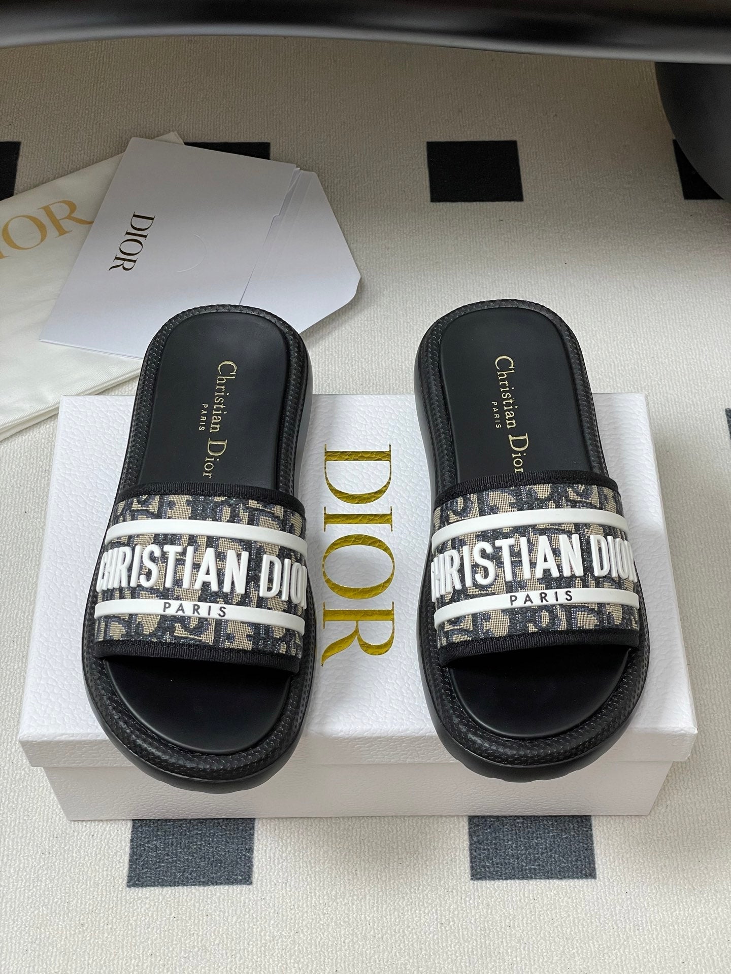 CD 25  Slippers Black White  Fabric 394063