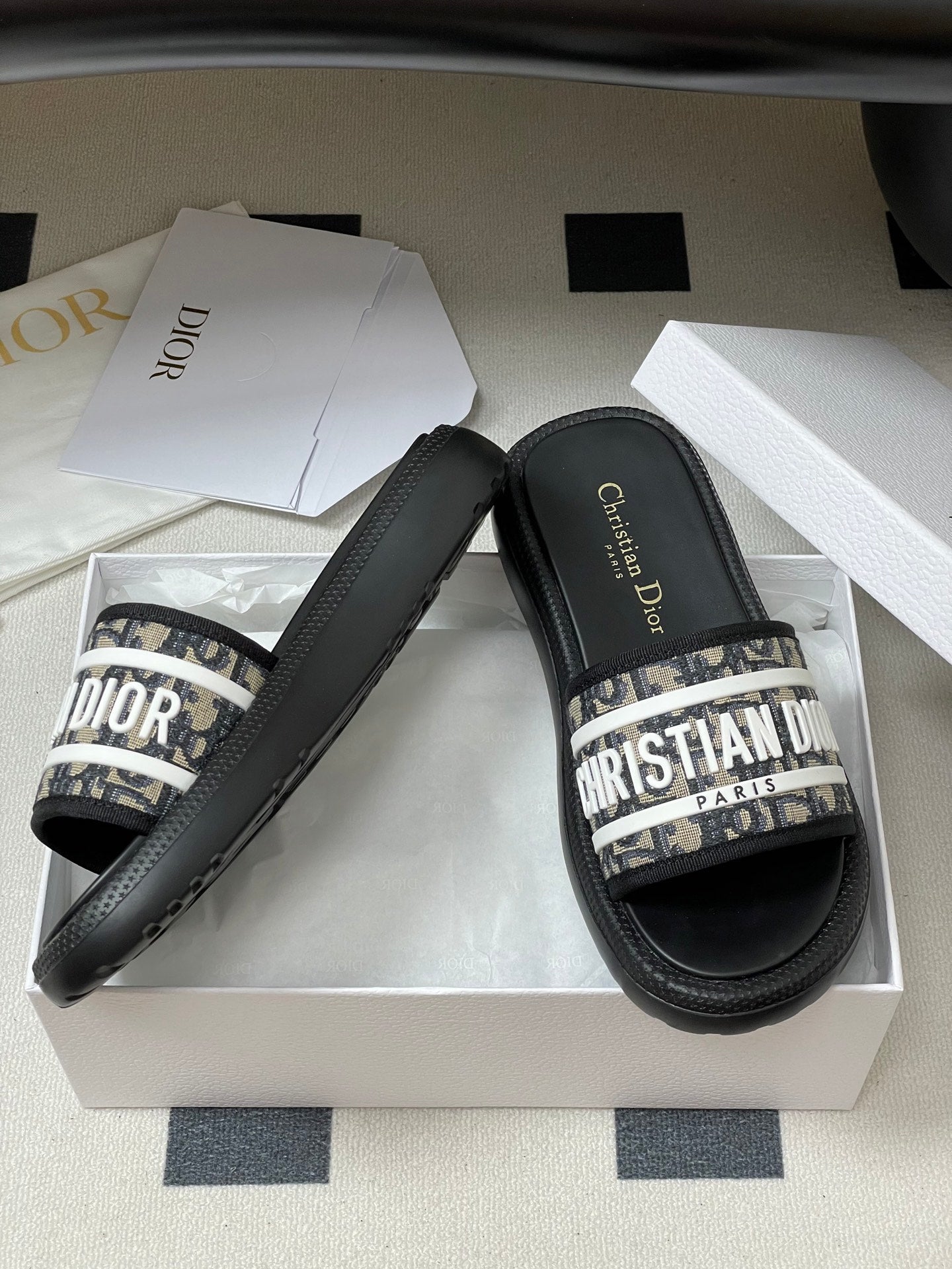 CD 25  Slippers Black White  Fabric 394063