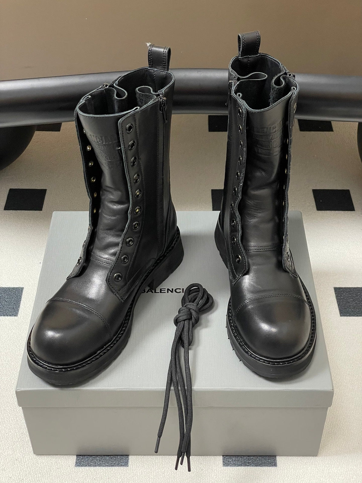 Balenciaga 25ss short boots black sheepskin 469073