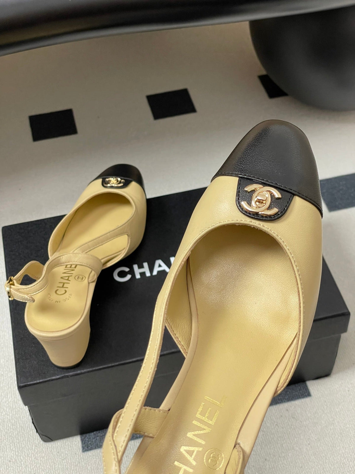 Chanel 25 Slingback 50mm Beige Black Lambskin 473216