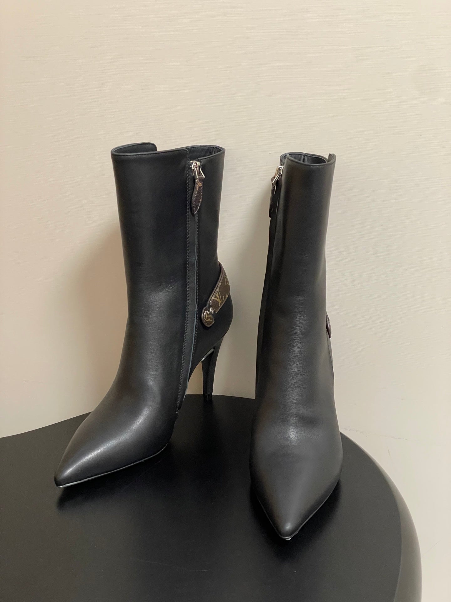 LV Legacy Ankle Boot Black Calfskin 499490