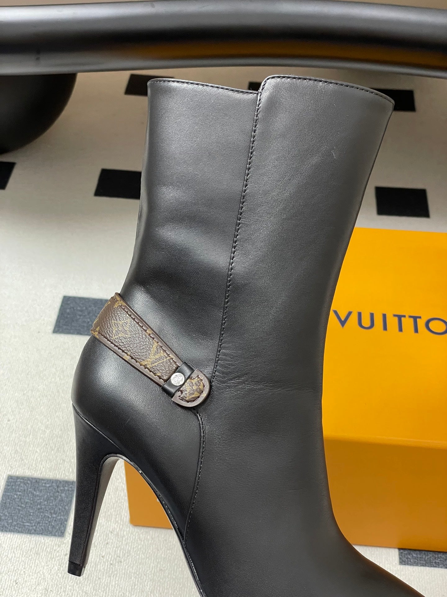 LV Legacy Ankle Boot Black Calfskin 499490