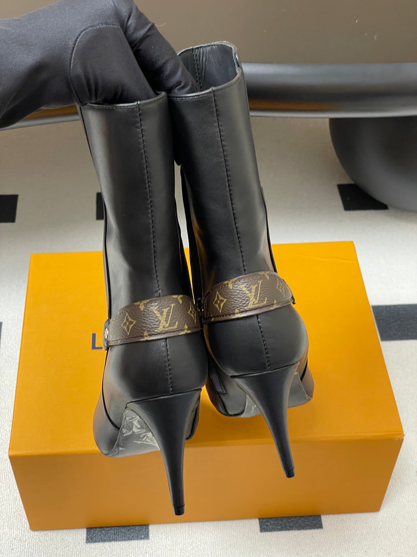 LV Legacy Ankle Boot Black Calfskin 499490