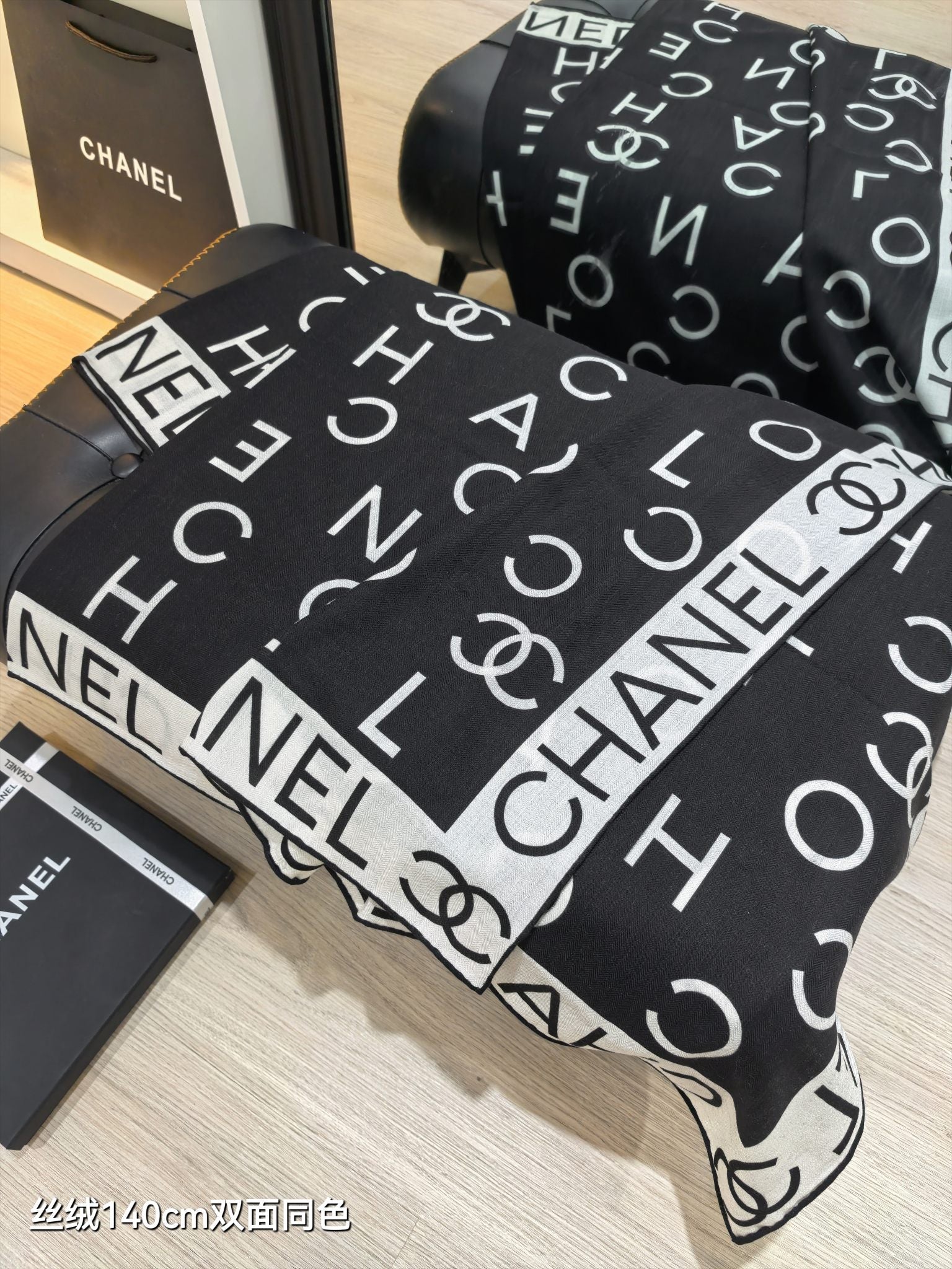 CC 25  Scarf 140CM White Black Cashmere 293084